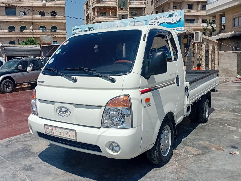 kilometrage car sale porter 2 crdi cargo truck used 2011 aleppo dz image