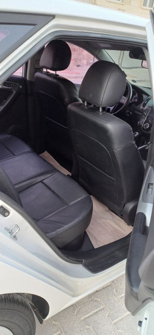 kilometrage car sale kia cerato standard hatchback used 2010 aleppo mb image