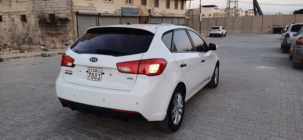 kilometrage car sale kia cerato standard hatchback used 2010 aleppo mb image