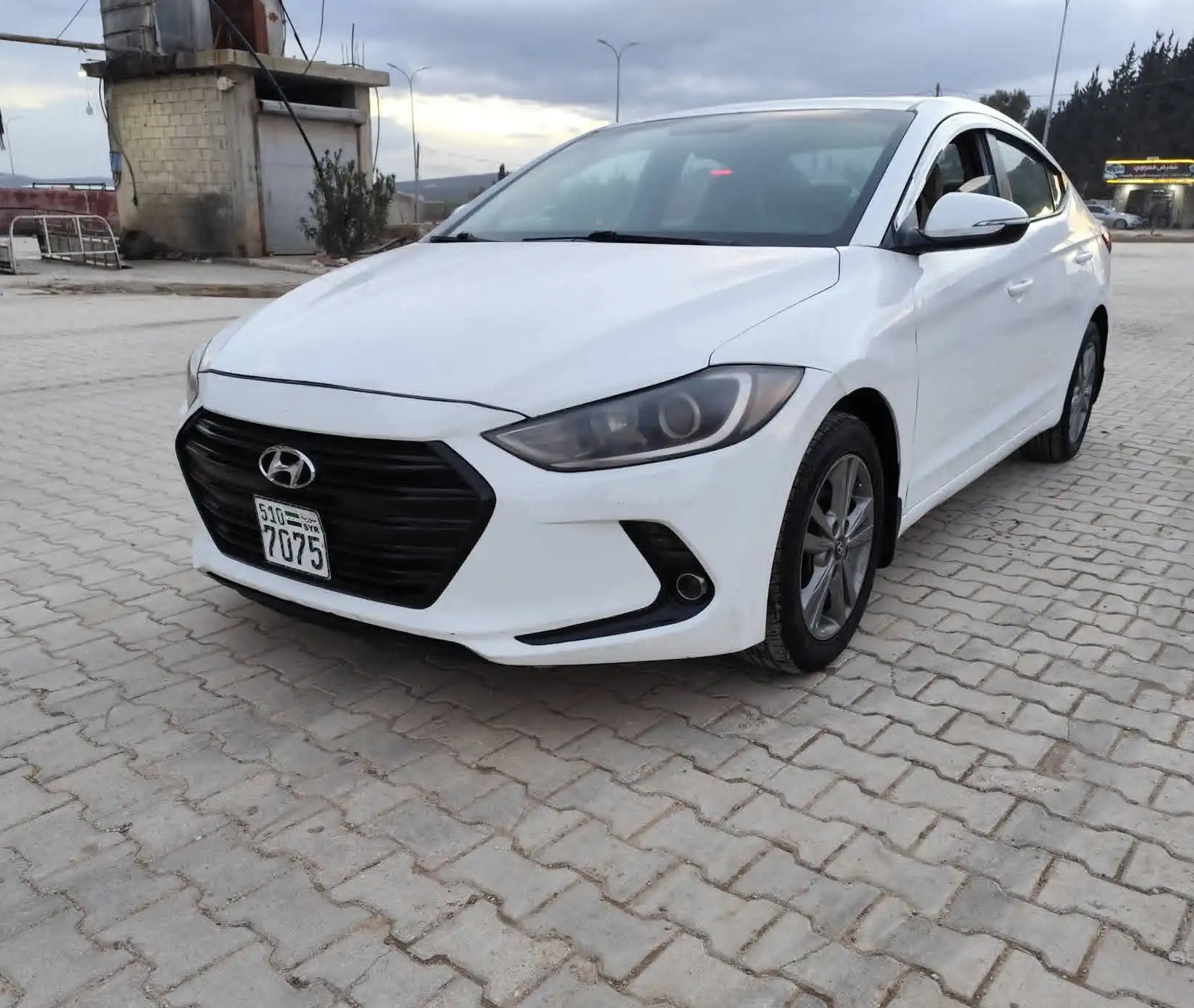kilometrage car sale hyundai elantra standard sedan used 2017 aleppo wh card image