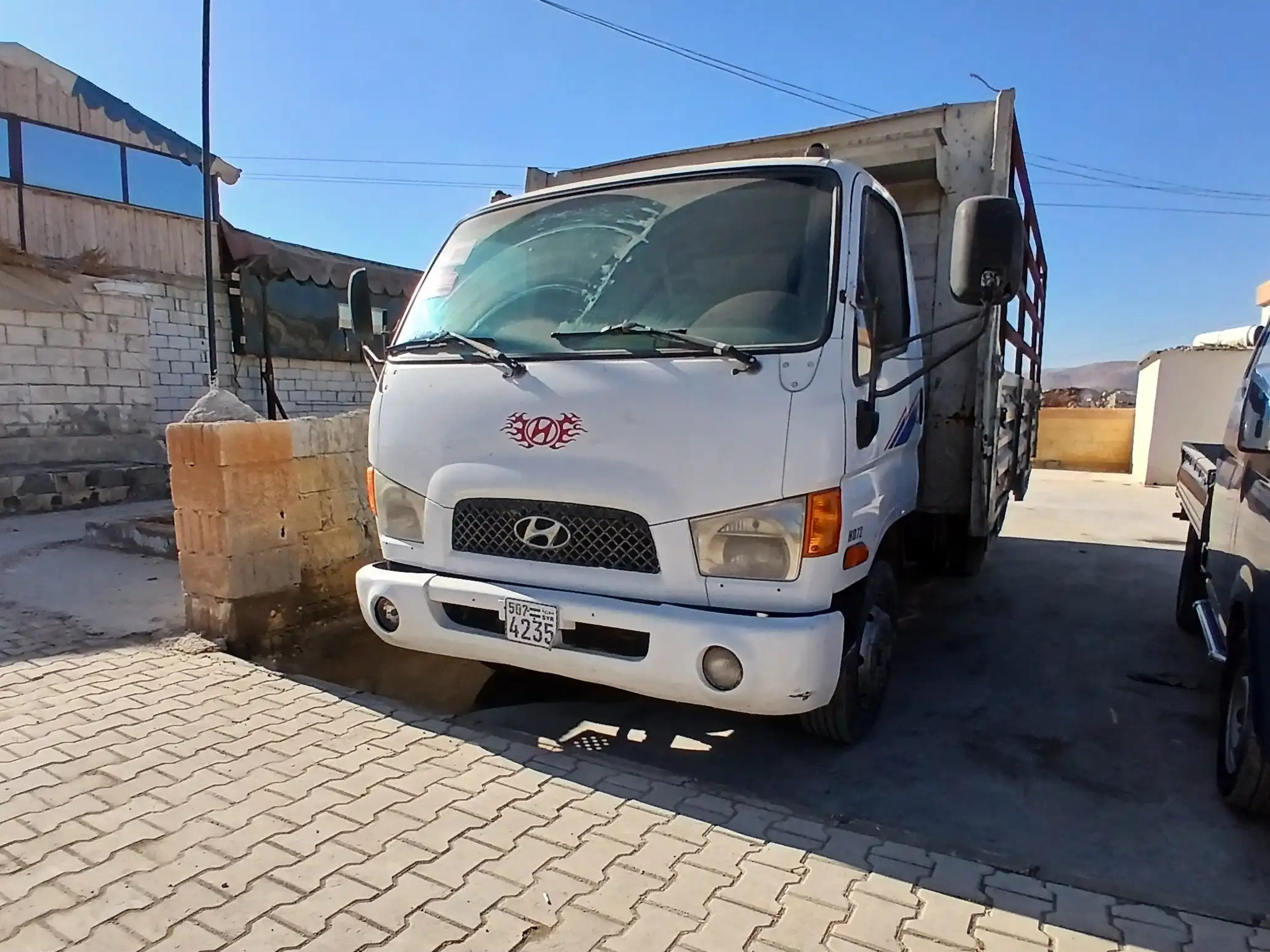 kilometrage car sale hyundai mighty inter cooler standard cargo truck used 2012 aleppo rl image