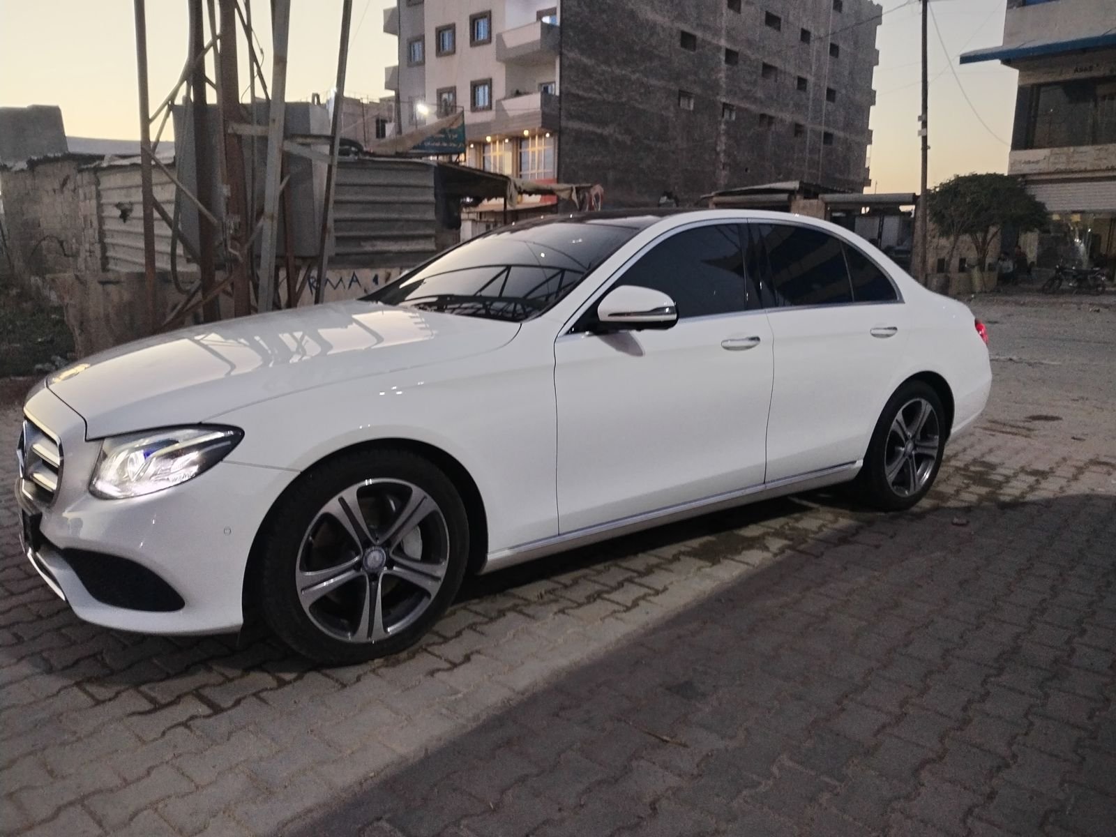 kilometrage car sale mercedes benz e class e 300 4 matic sedan used 2017 aleppo io image