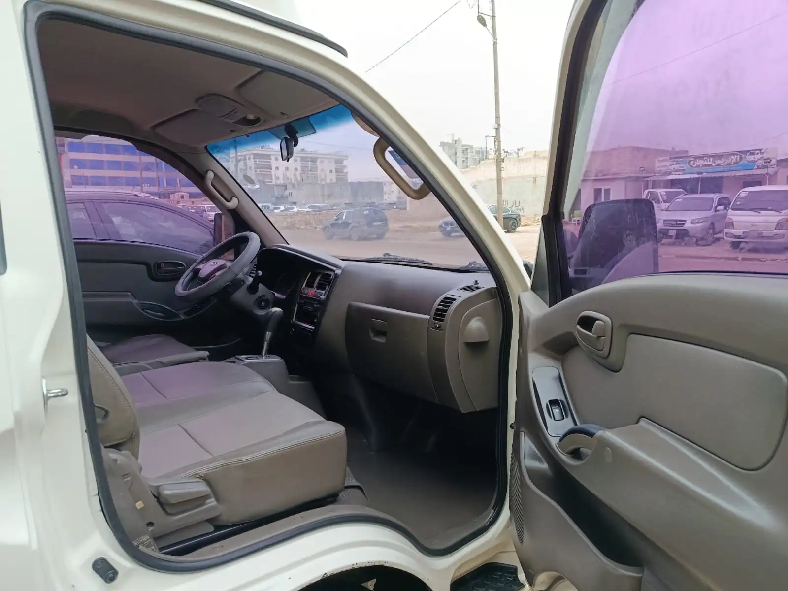 kilometrage car sale hyundai porter ii 2 crdi cargo truck used 2012 aleppo bc image