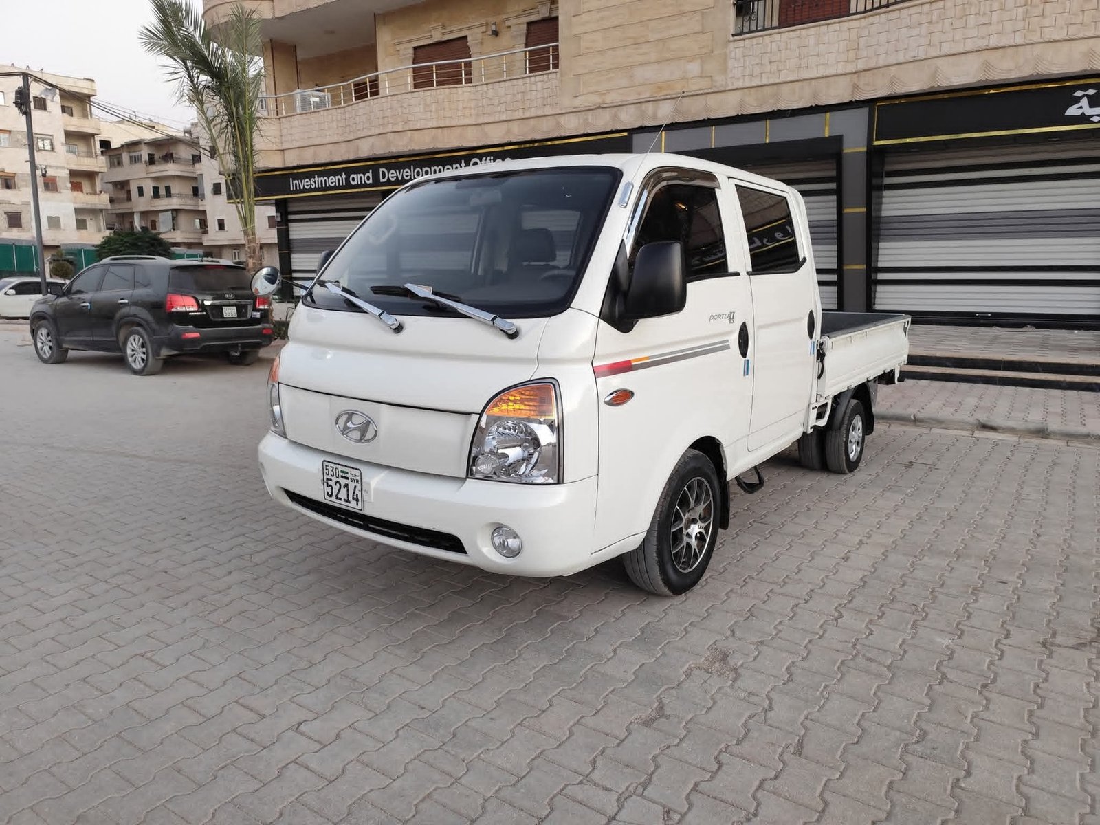 kilometrage car sale hyundai porter 2 crdi cargo truck used 2012 aleppo du image