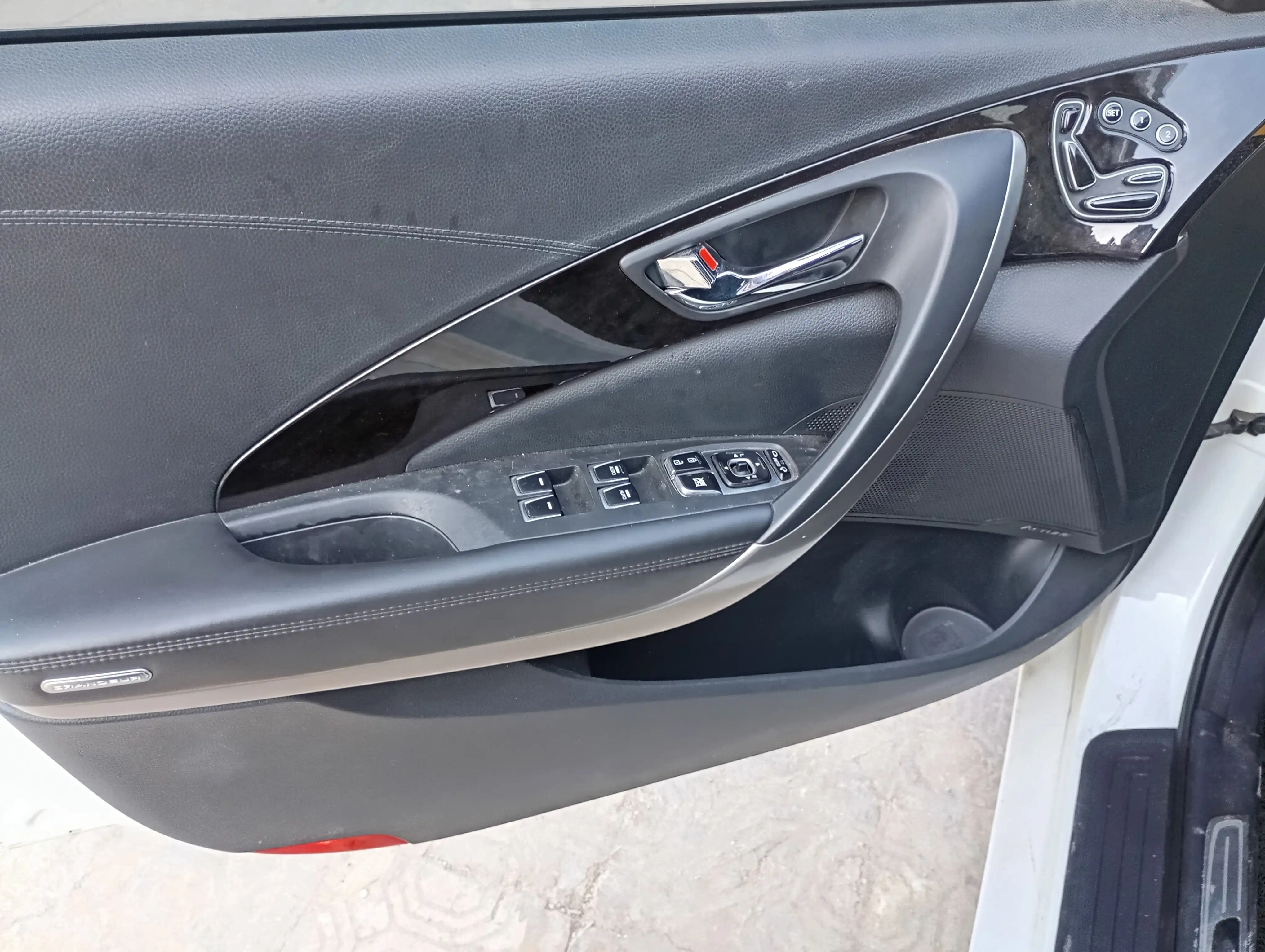 kilometrage car sale hyundai grandeur hg 300 sedan used 2015 aleppo up image