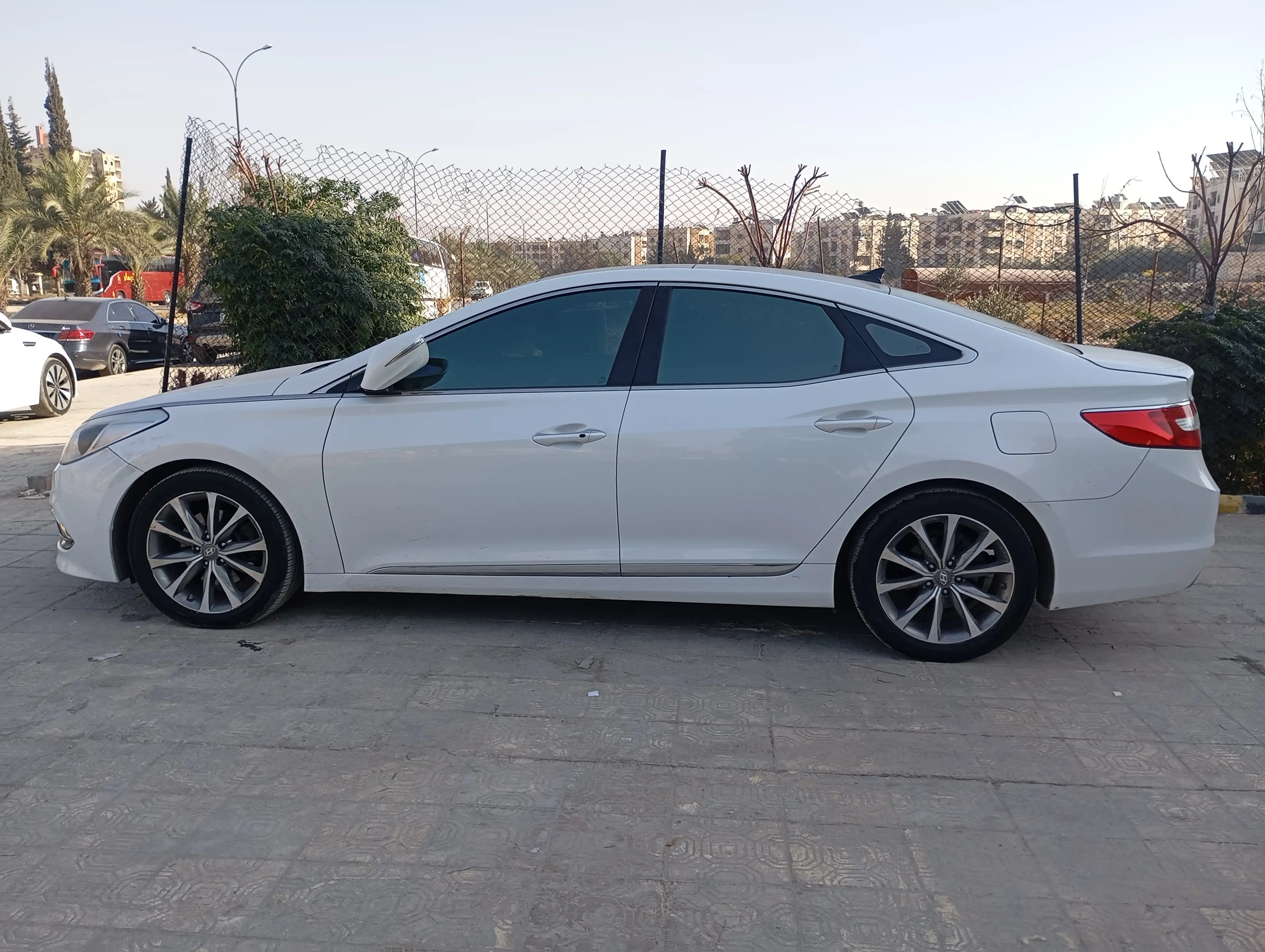 kilometrage car sale hyundai grandeur hg 300 sedan used 2015 aleppo up image