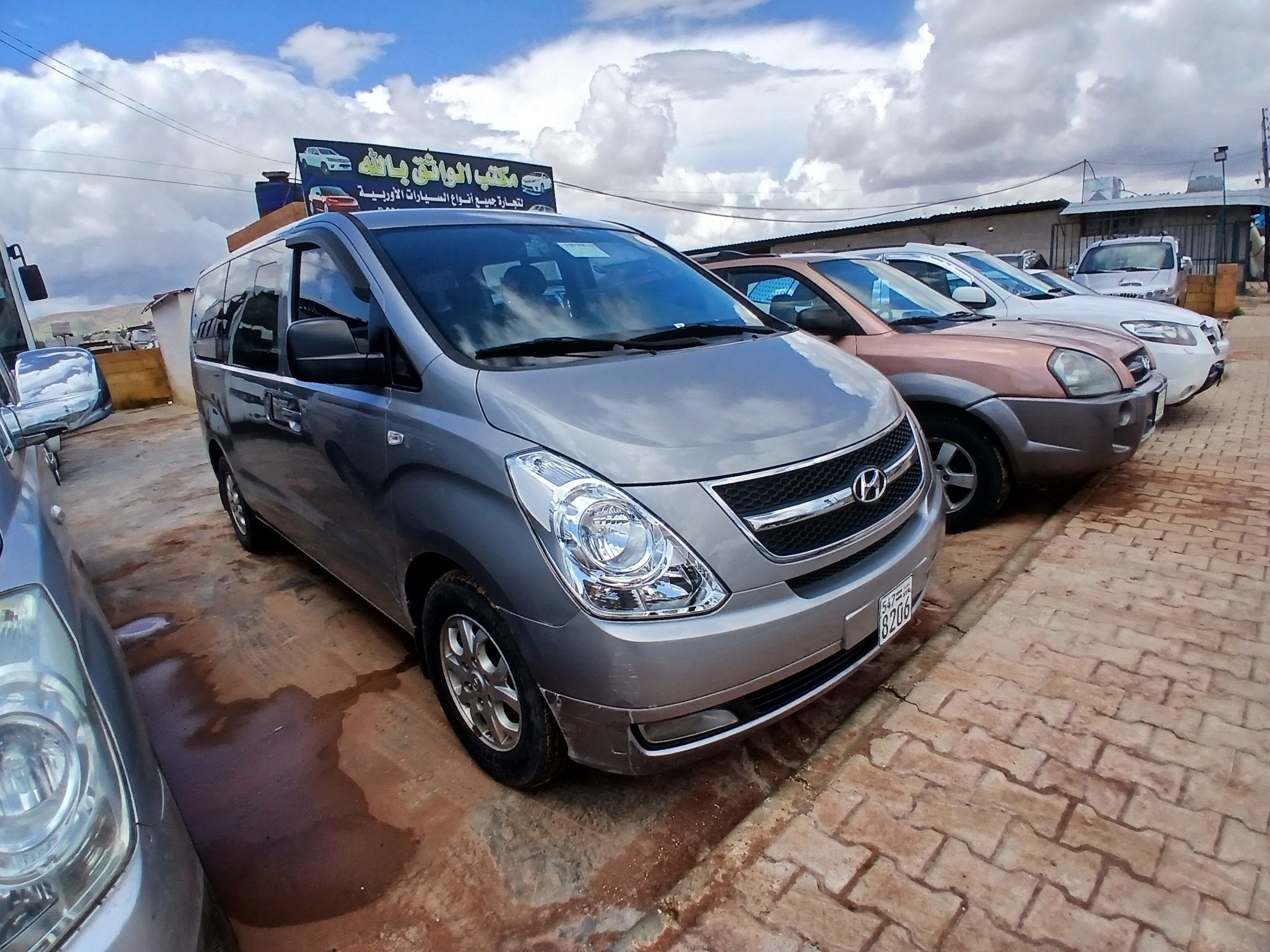 kilometrage car sale hyundai h 1 standard van used 2011 aleppo zw image