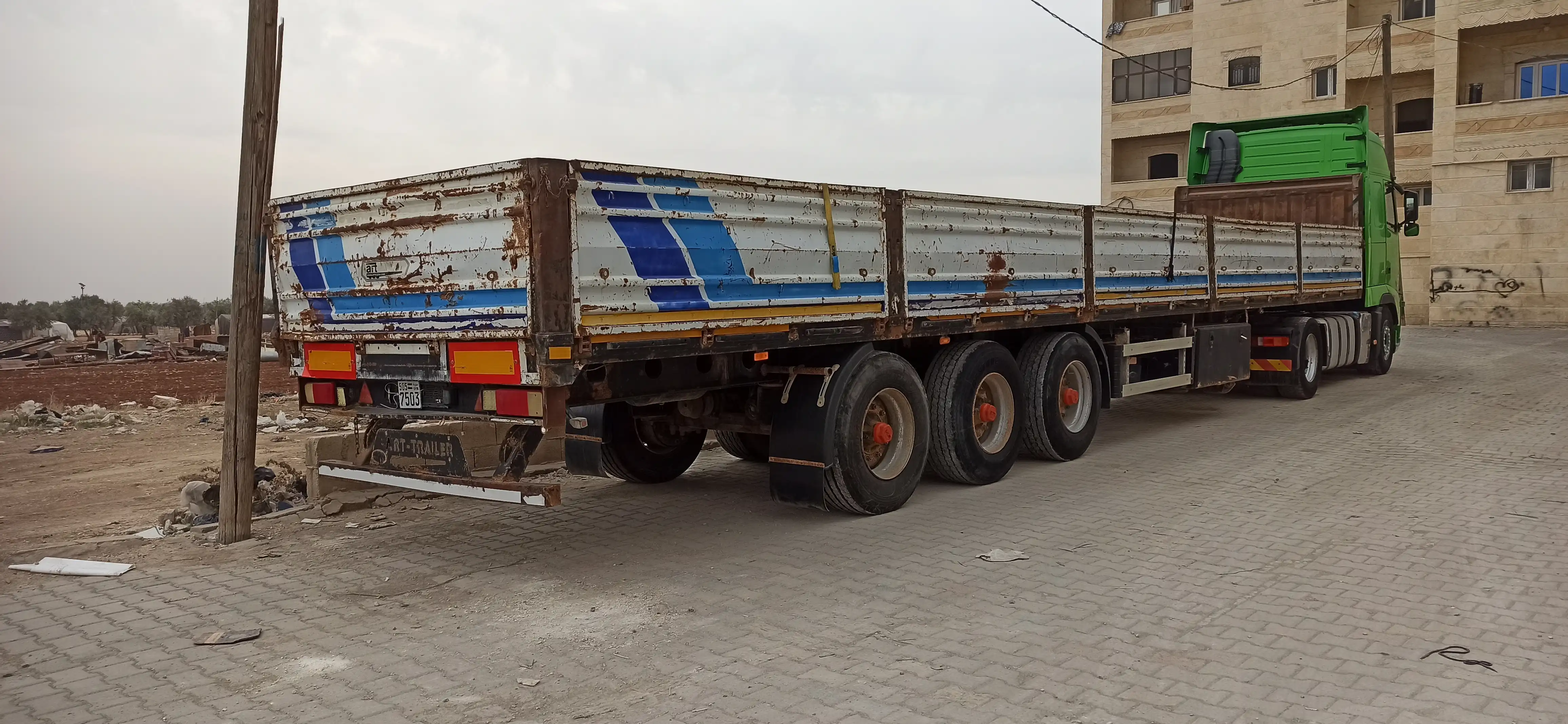 kilometrage truck volvo 460 standard semi trailer trucks used 2011 aleppo yt image