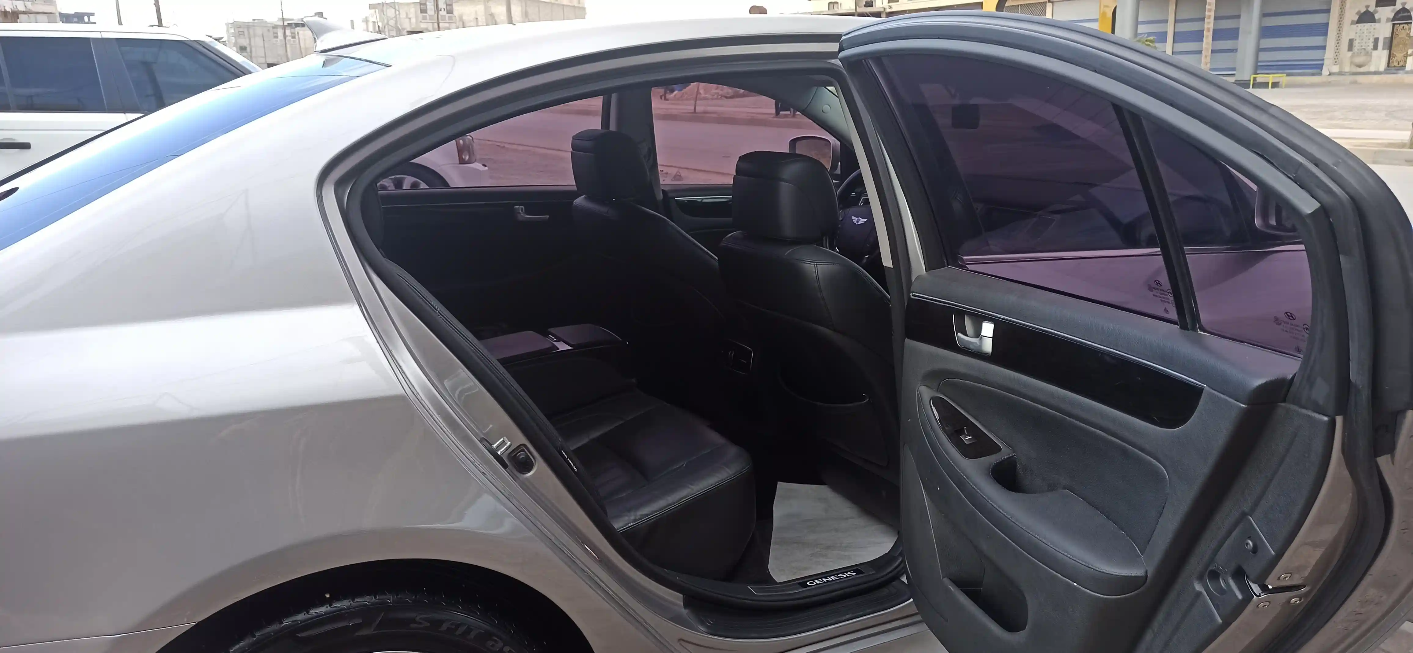 kilometrage car sale genesis bh 330 sedan used 2012 aleppo lf image