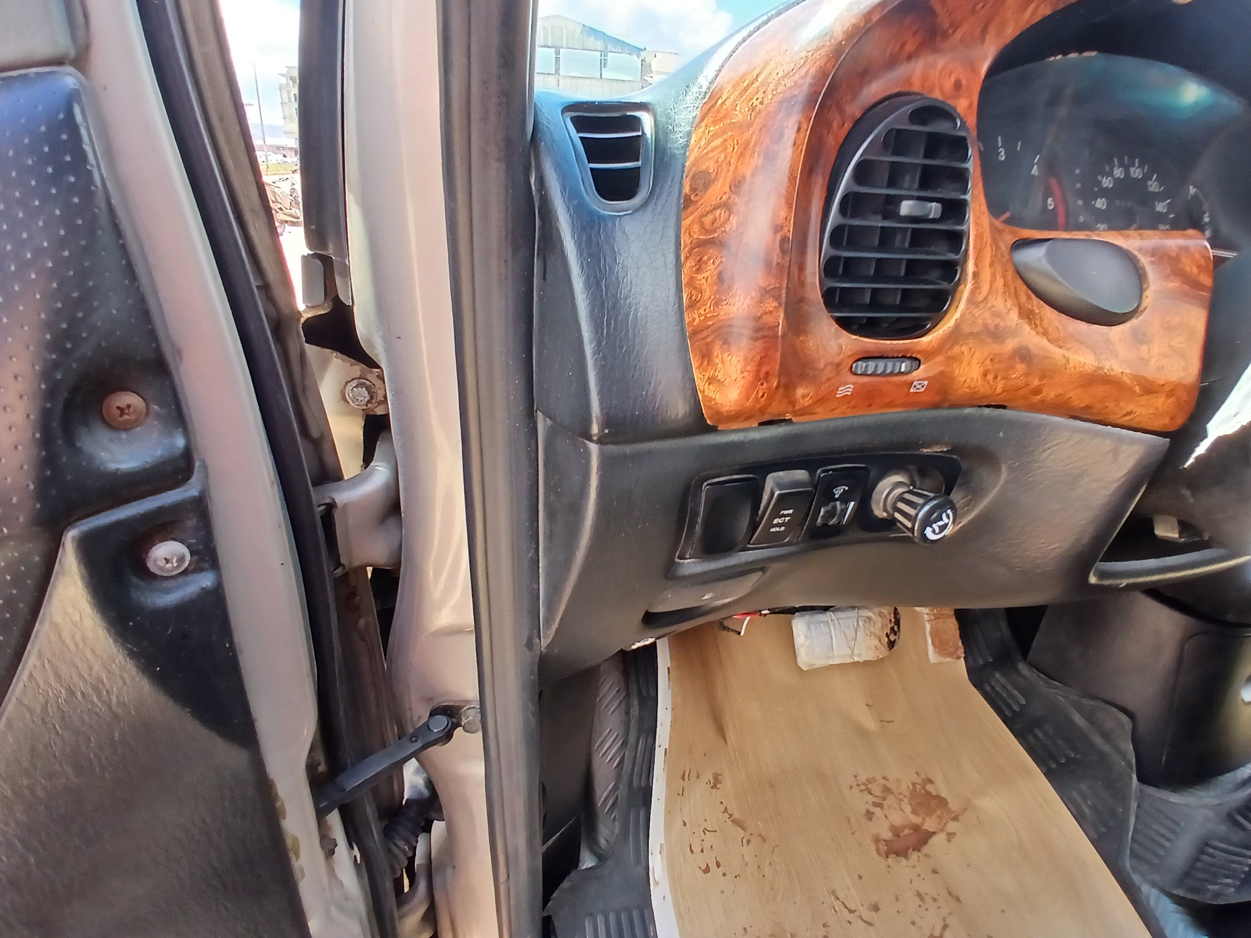 kilometrage car sale hyundai h 1 standard van used 2002 aleppo um image