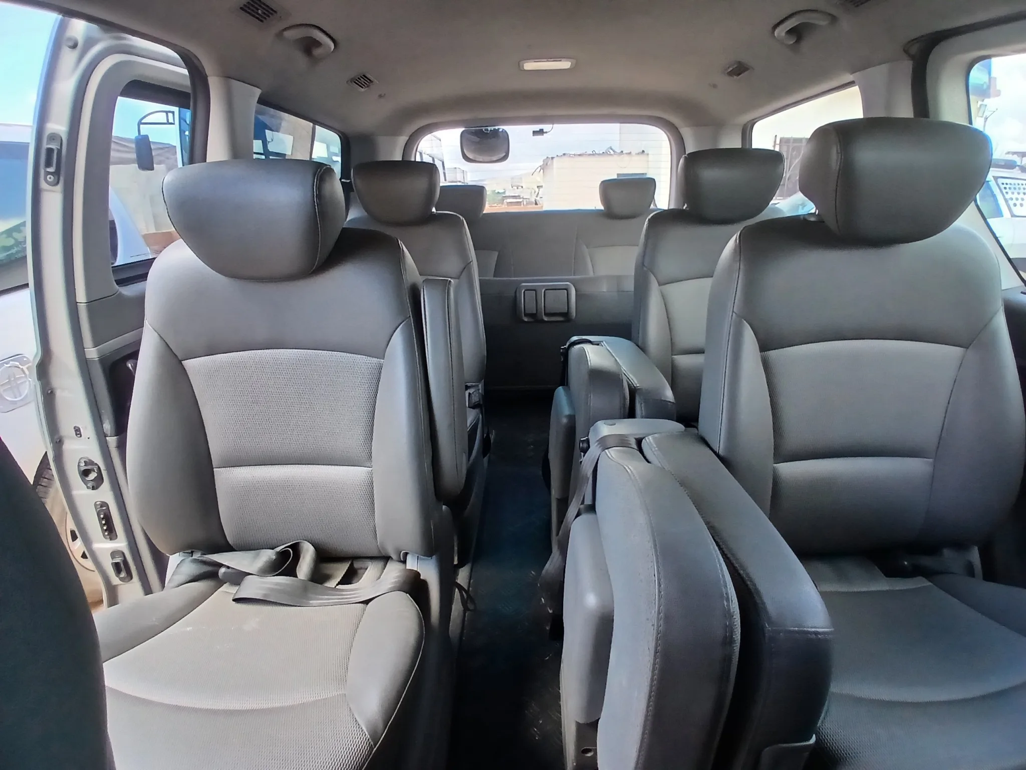 kilometrage car sale hyundai h 1 standard van used 2011 aleppo zw image