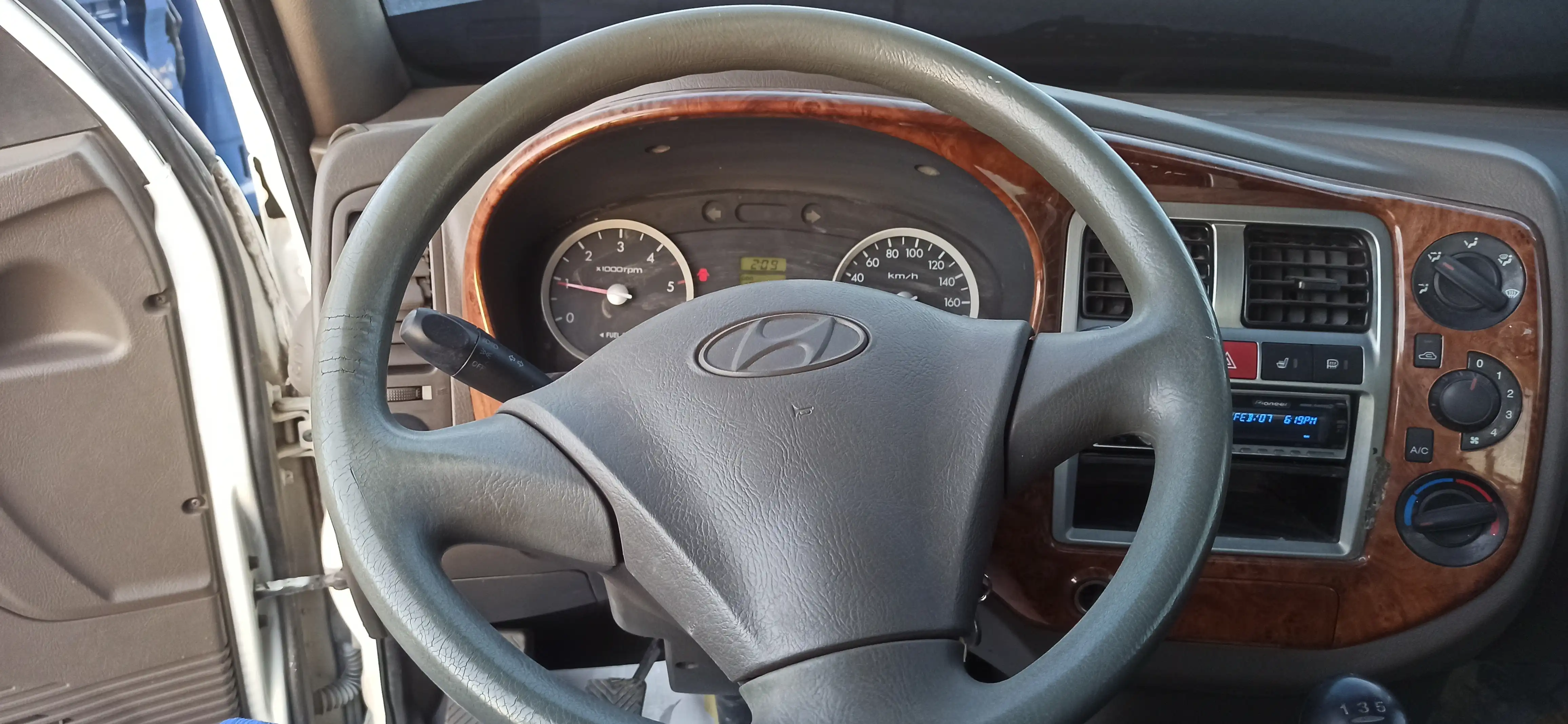 kilometrage car sale hyundai porter 2 crdi cargo truck used 2010 aleppo vh image