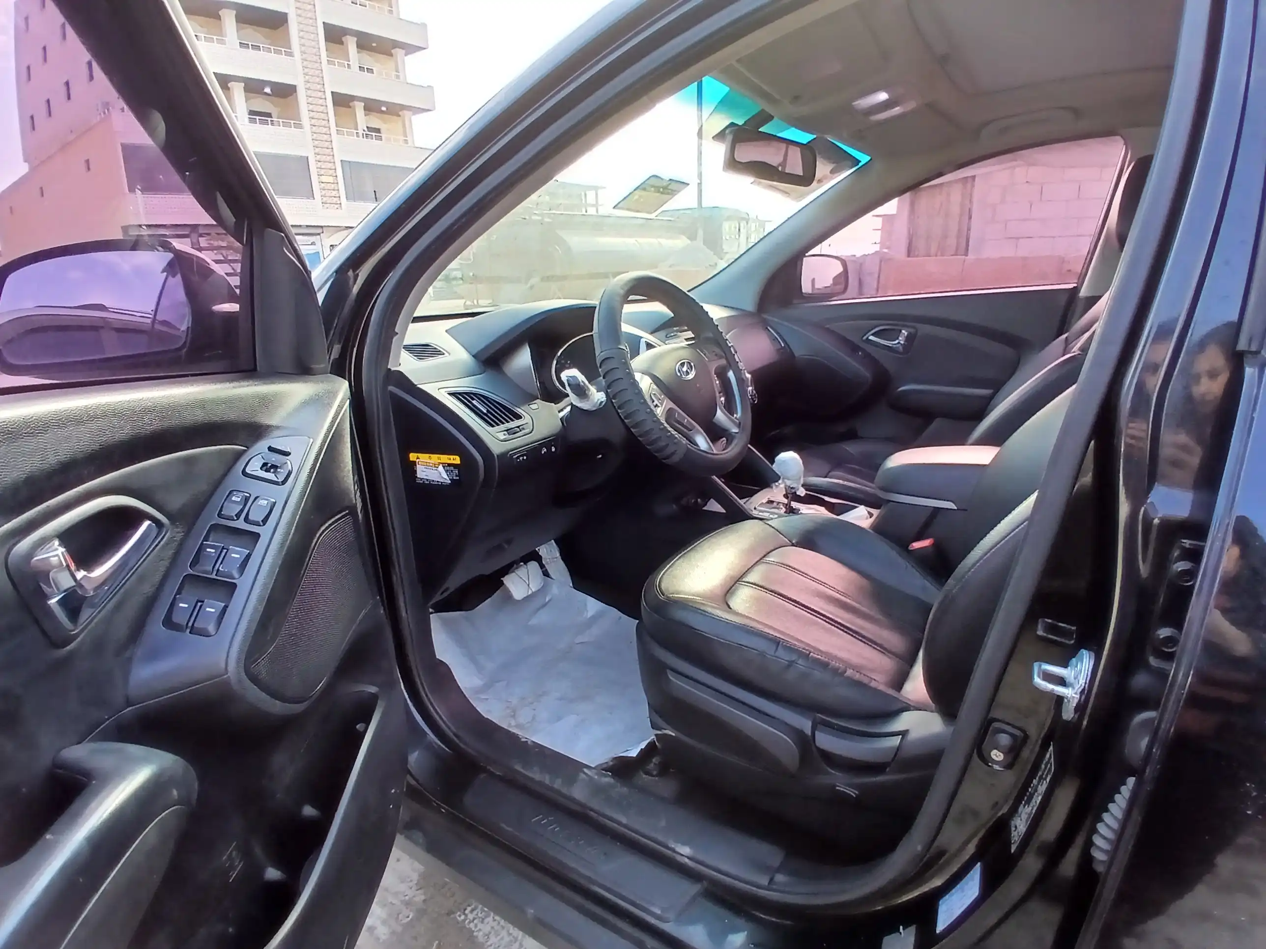 kilometrage car sale hyundai tucson lx20 evgt suv used 2011 bo image