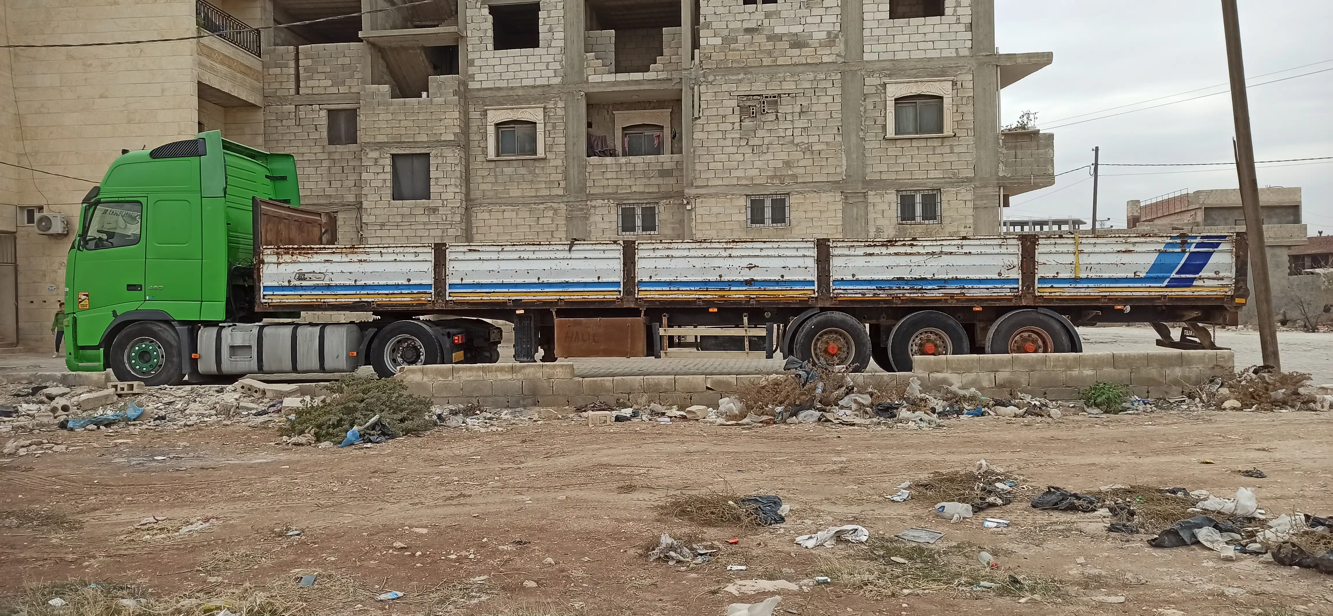 kilometrage truck volvo 460 standard semi trailer trucks used 2011 aleppo yt image