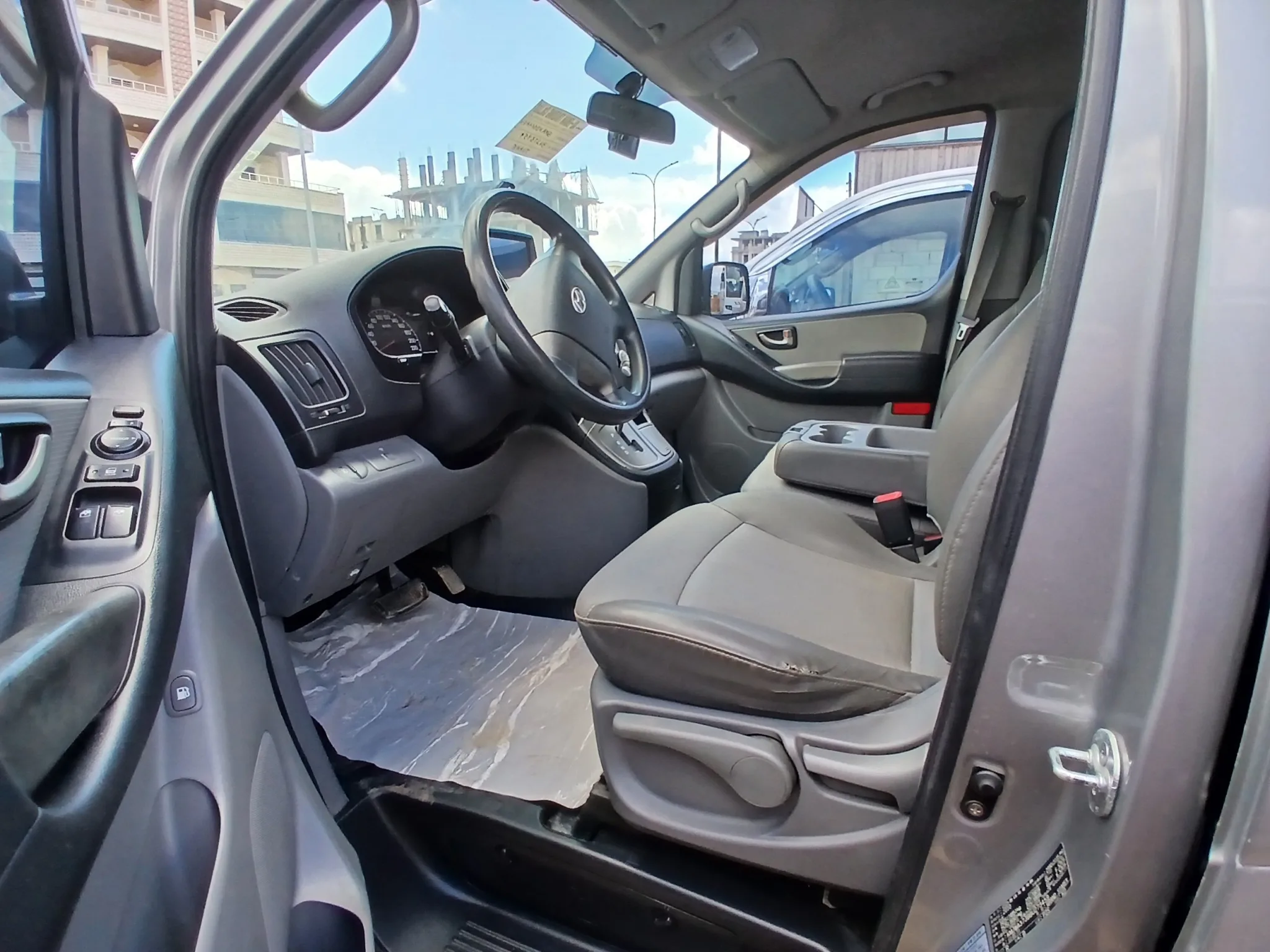 kilometrage car sale hyundai h 1 standard van used 2011 aleppo zw image