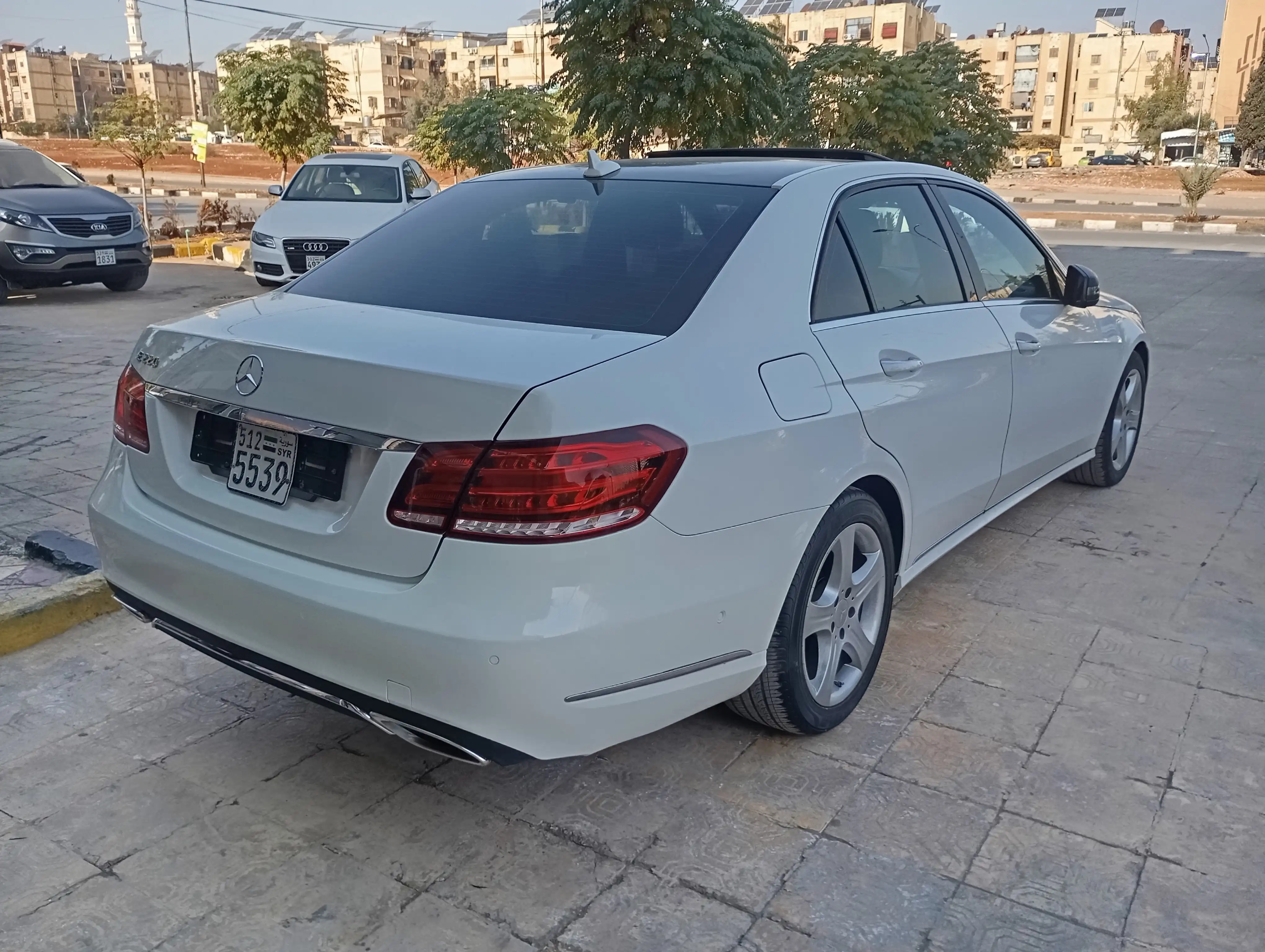 kilometrage car sale mercedes e class e 220 sedan used 2014 aleppo tk image