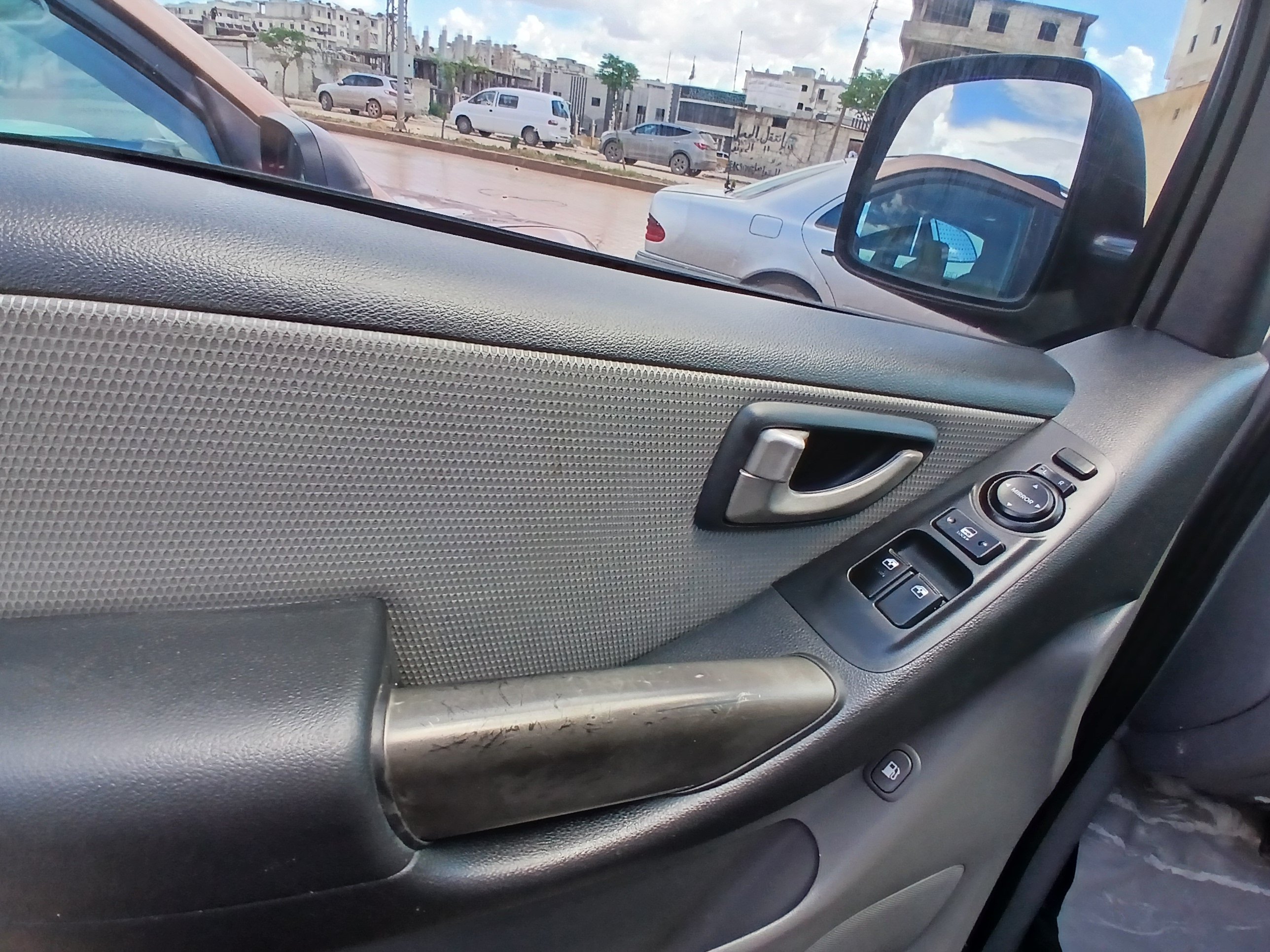 kilometrage car sale hyundai h 1 standard van used 2011 aleppo zw image