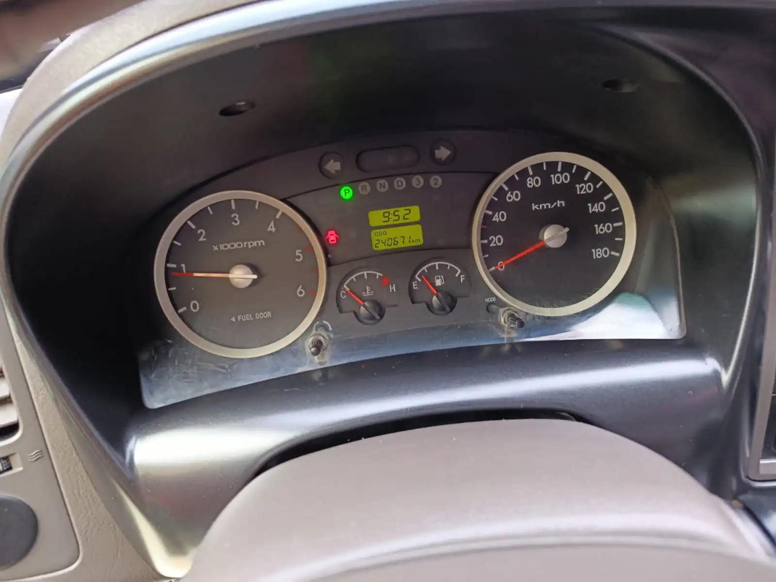 kilometrage car sale hyundai porter ii 2 crdi cargo truck used 2012 aleppo bc image