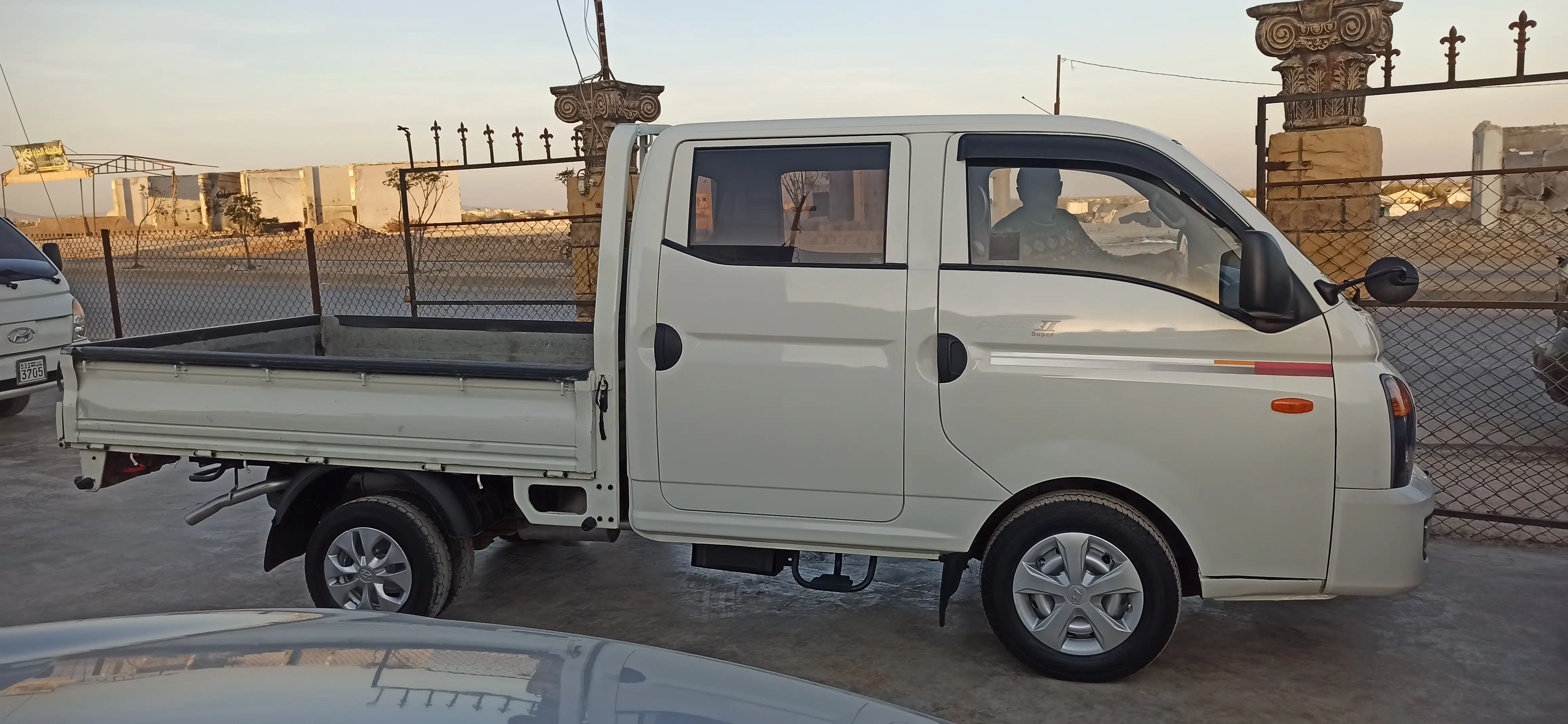 kilometrage car sale hyundai porter ii 2 standard cargo truck used 2015 aleppo qd image