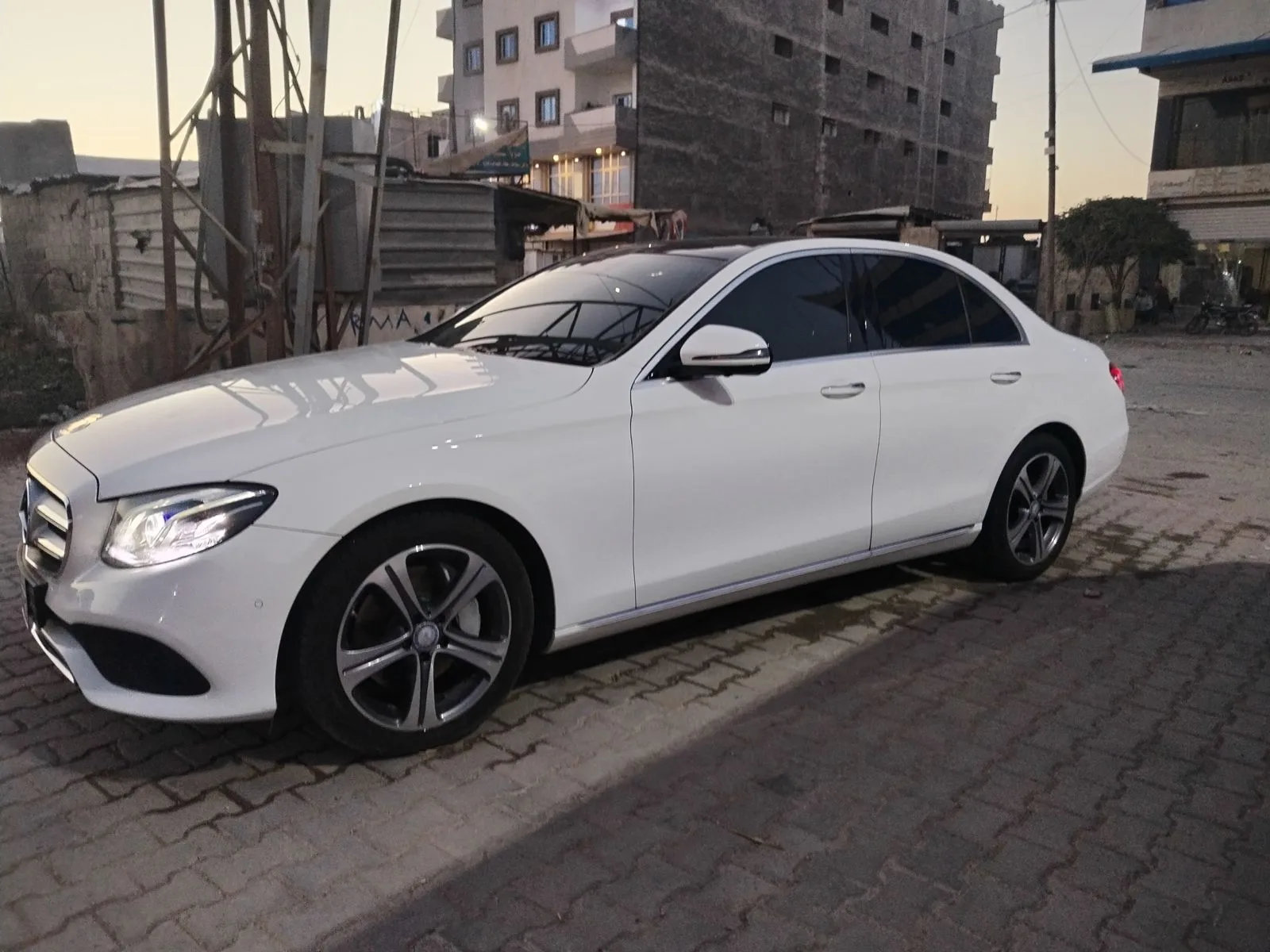 kilometrage car sale mercedes benz e class e 300 4 matic sedan used 2017 aleppo io card image