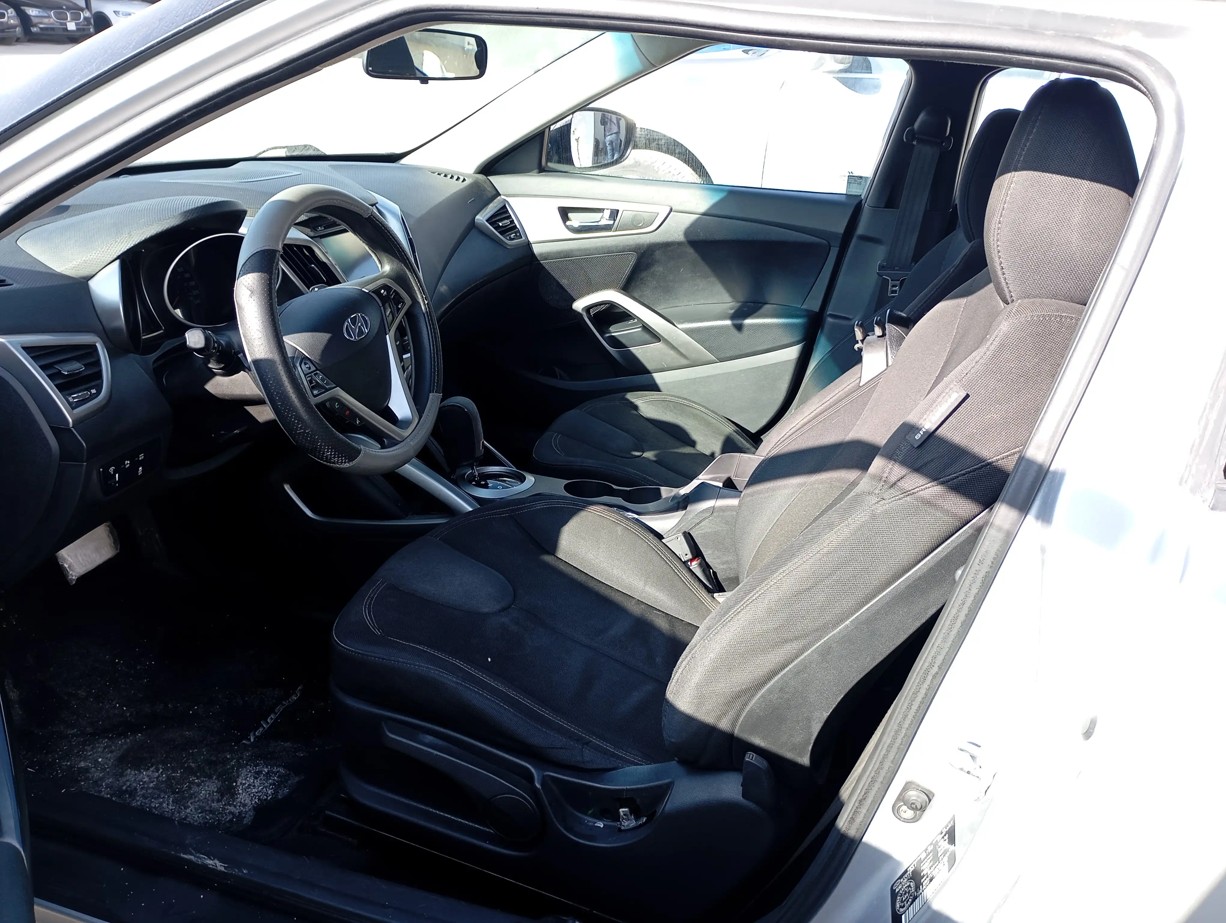 kilometrage car sale hyundai veloster standard 2012 jm image