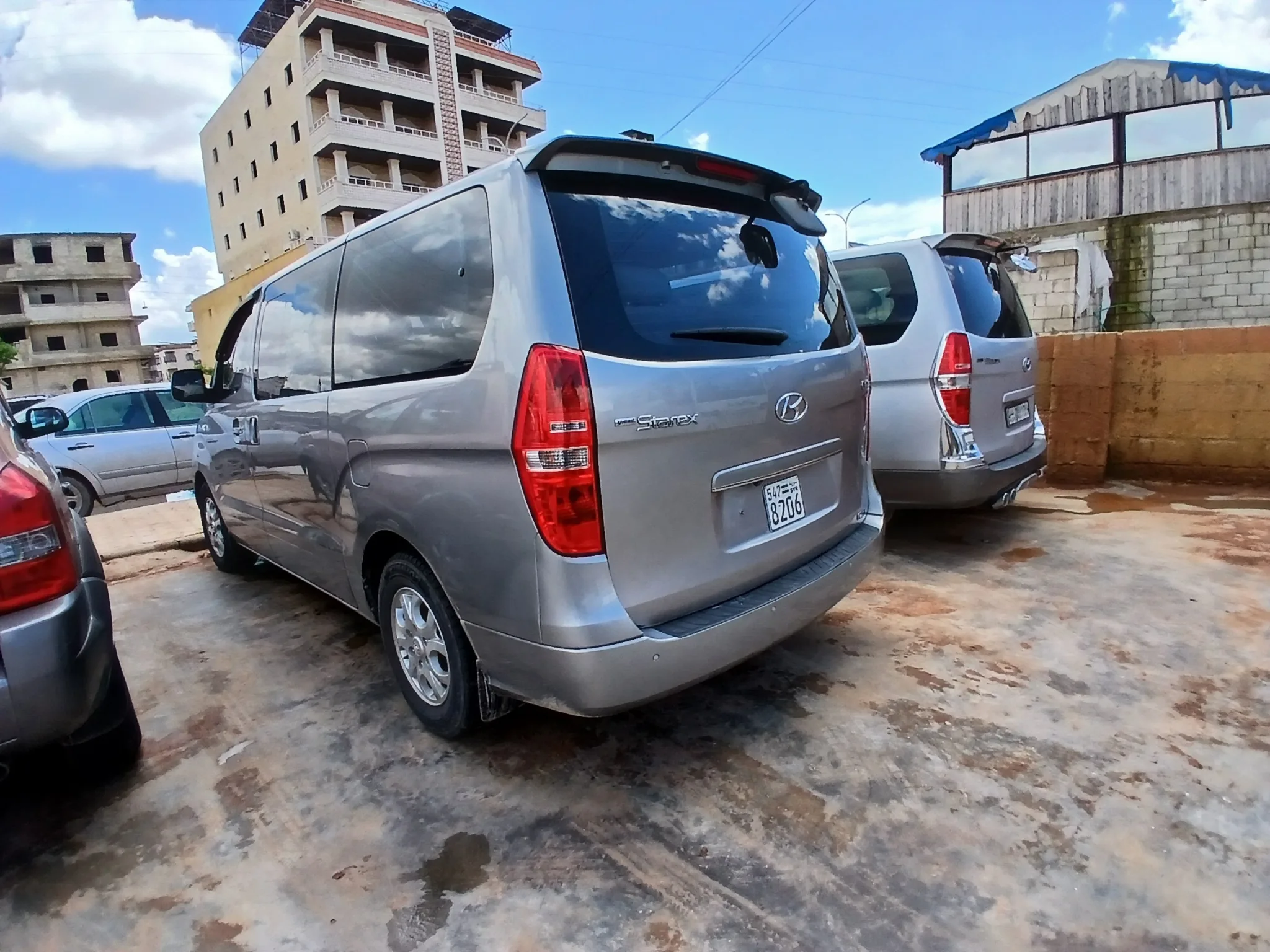 kilometrage car sale hyundai h 1 standard van used 2011 aleppo zw image
