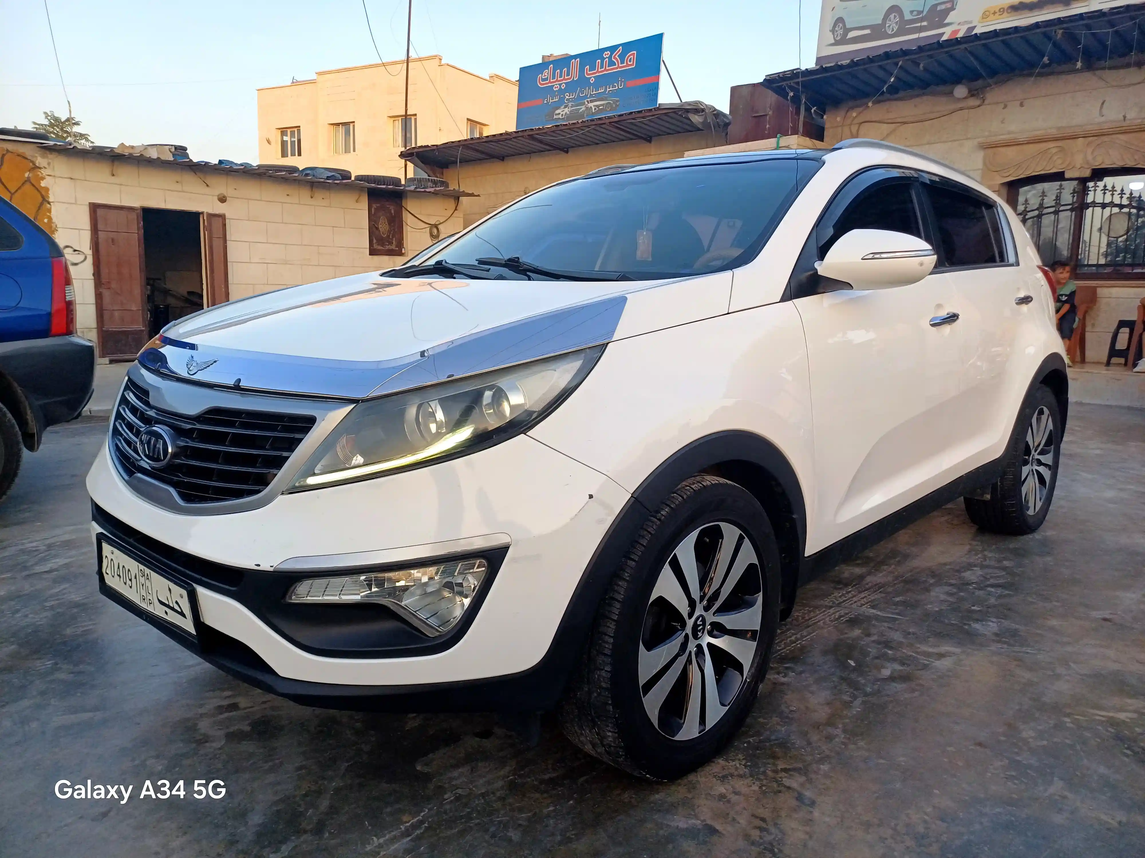kilometrage car rent kia sportage r suv 2011 yl card image