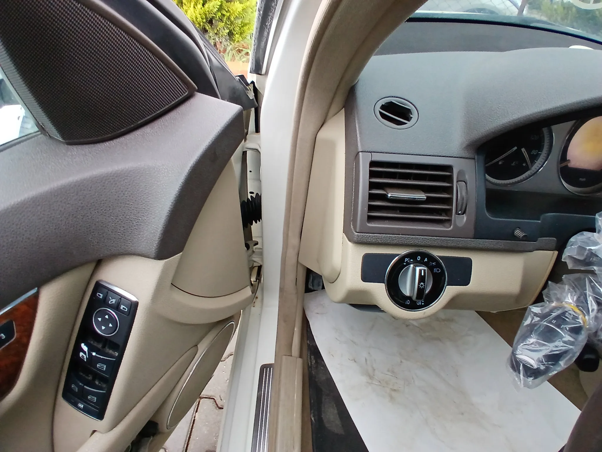 kilometrage car sale mercedes c class c 300 sedan used 2010 aleppo ez image