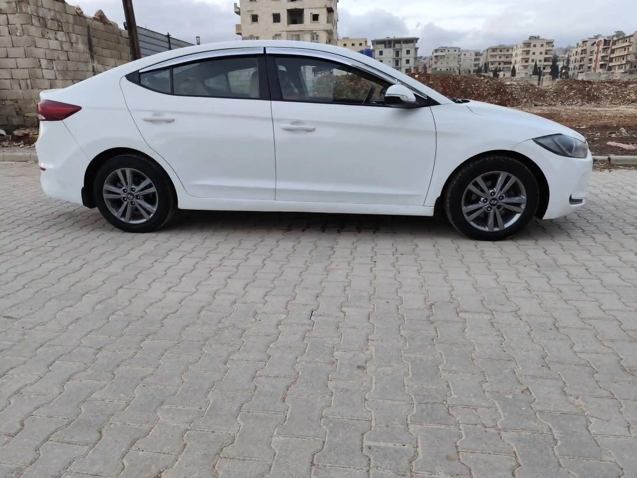 kilometrage car sale hyundai elantra standard sedan used 2017 aleppo wh image