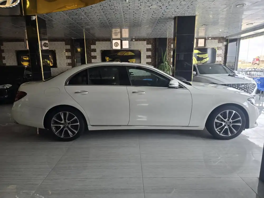 kilometrage car sale mercedes e class e 300 4 matic sedan used 2017 aleppo zo image