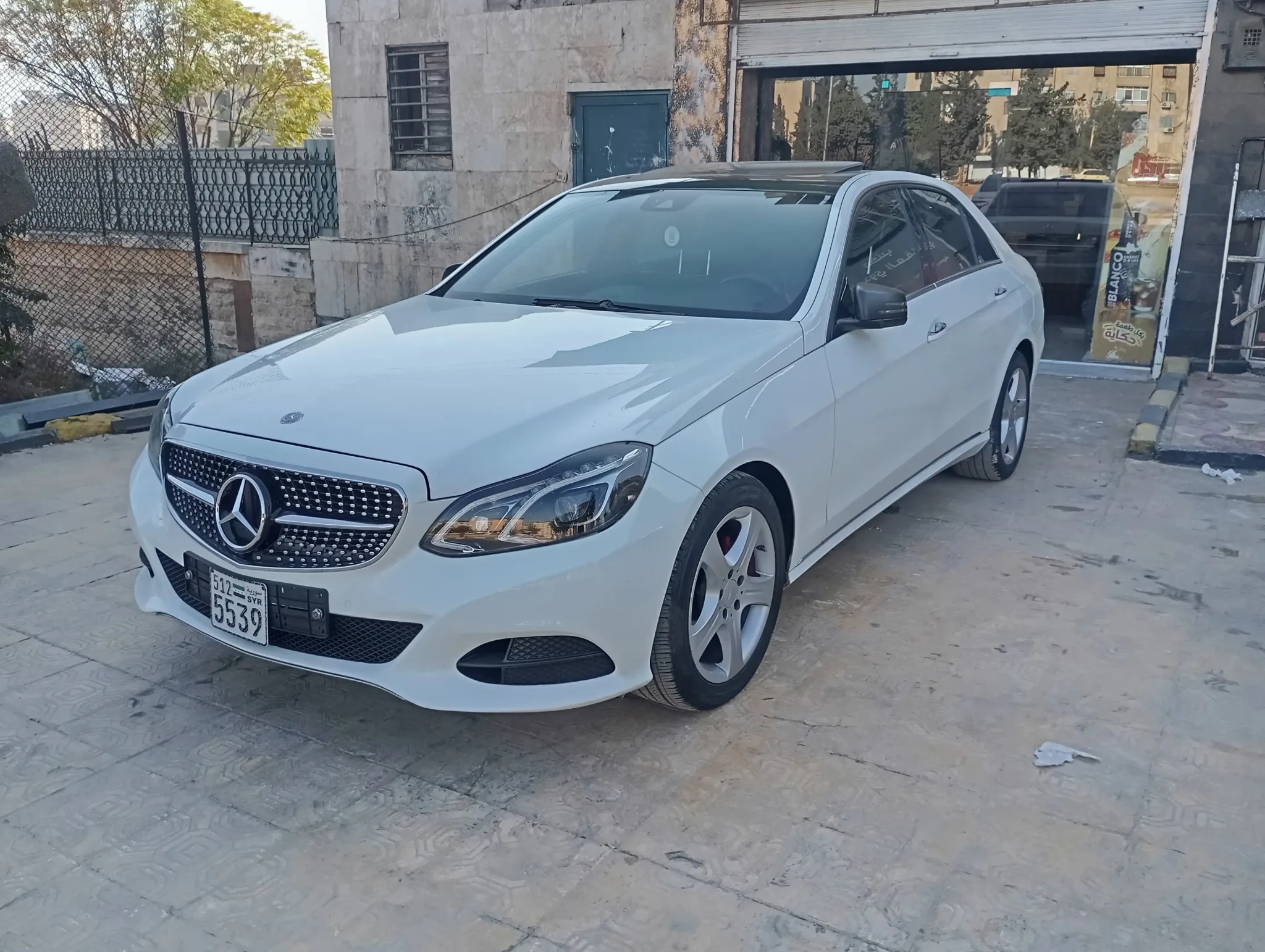 kilometrage car sale mercedes e class e 220 sedan used 2014 aleppo tk card image