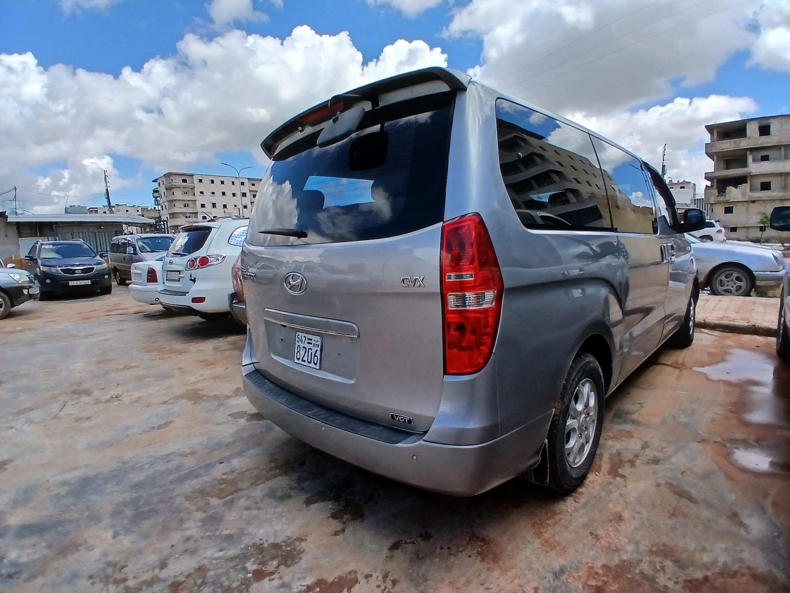 kilometrage car sale hyundai h 1 standard van used 2011 aleppo zw image