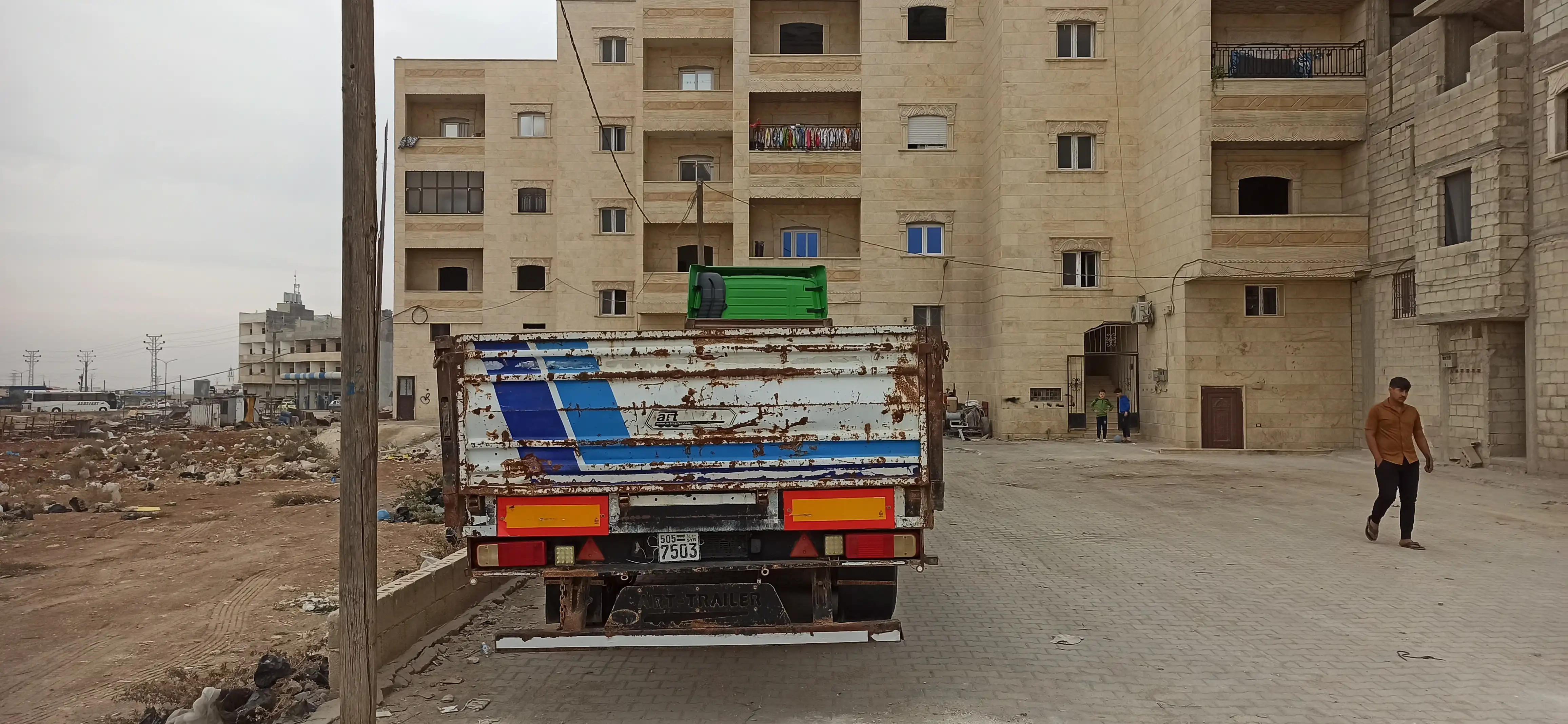 kilometrage truck volvo 460 standard semi trailer trucks used 2011 aleppo yt image