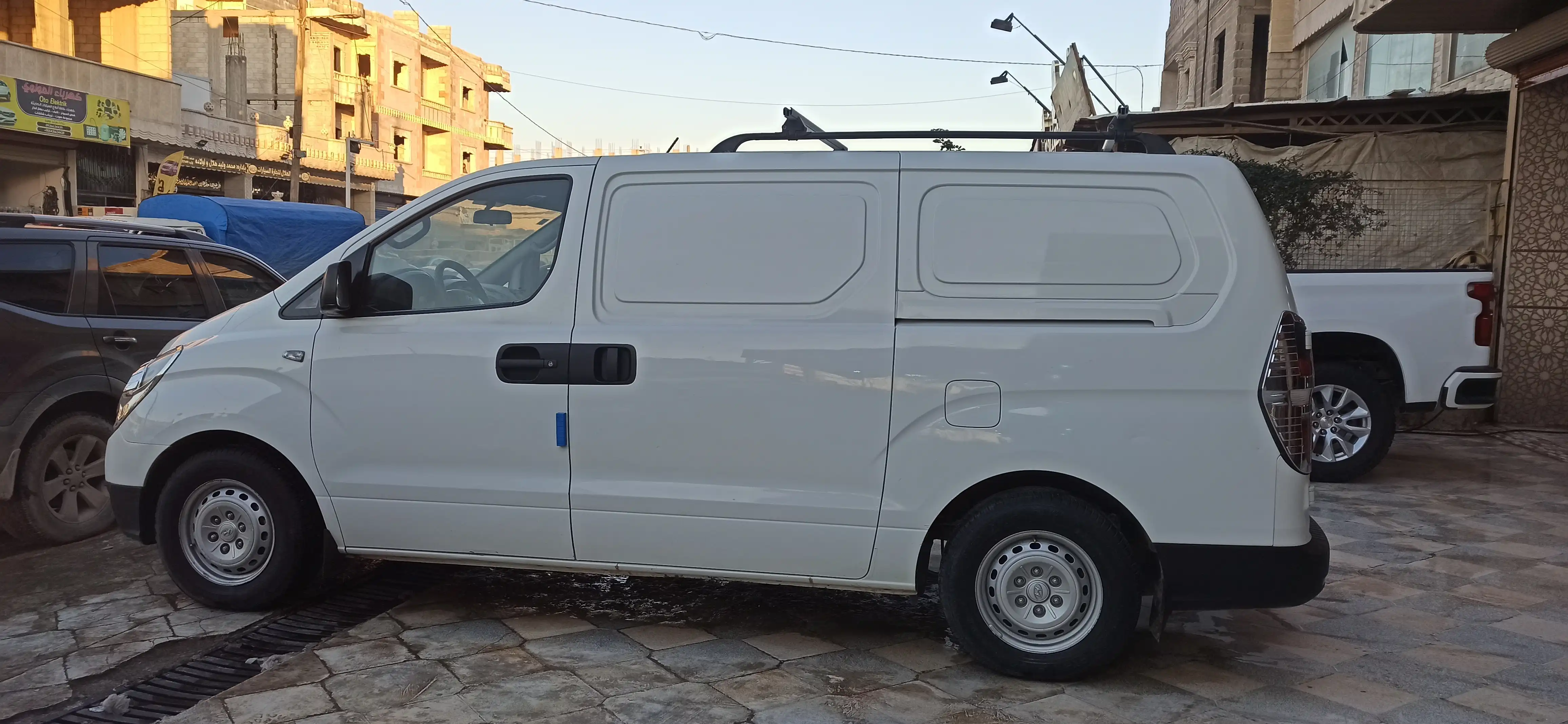 kilometrage car sale hyundai grand starex cvx van used 2011 aleppo wv image