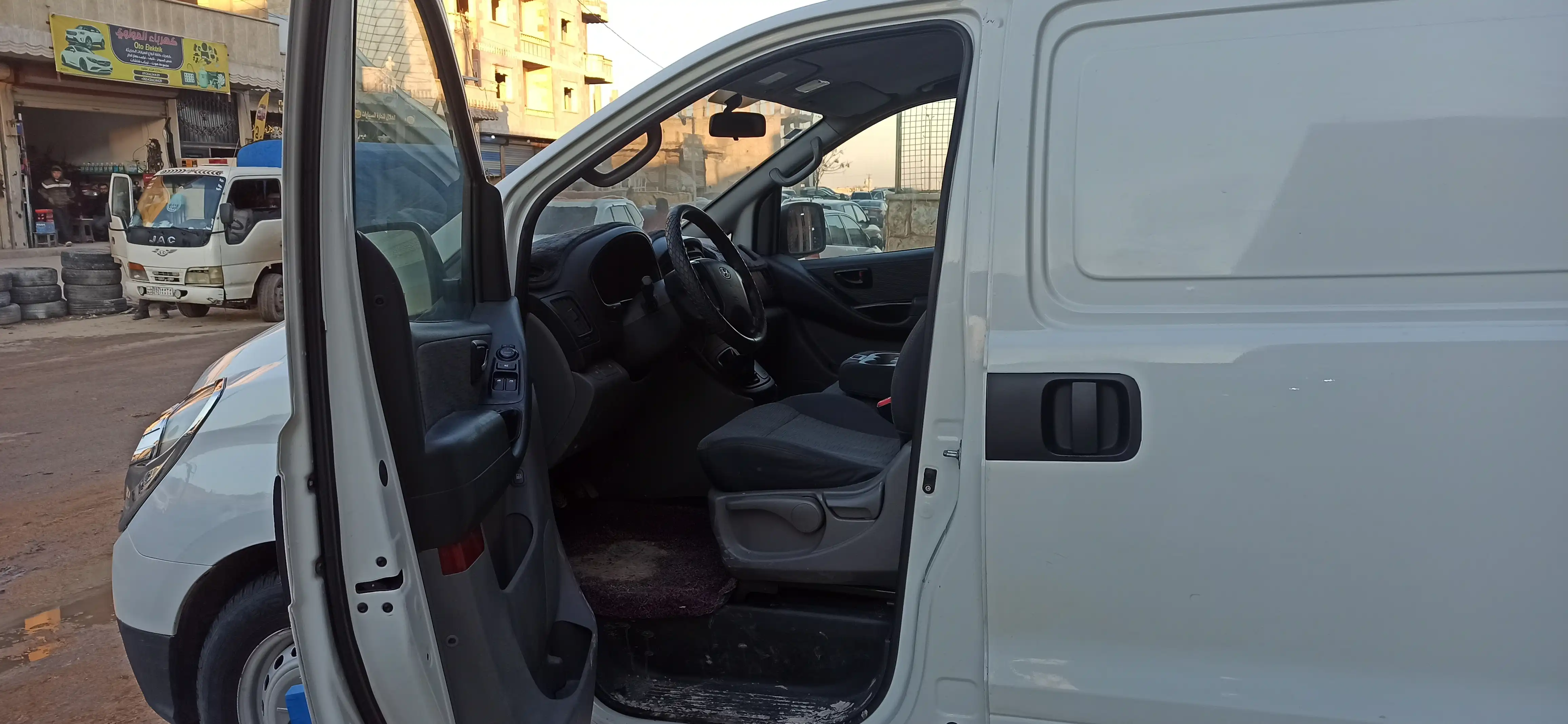 kilometrage car sale hyundai grand starex cvx van used 2011 aleppo wv image