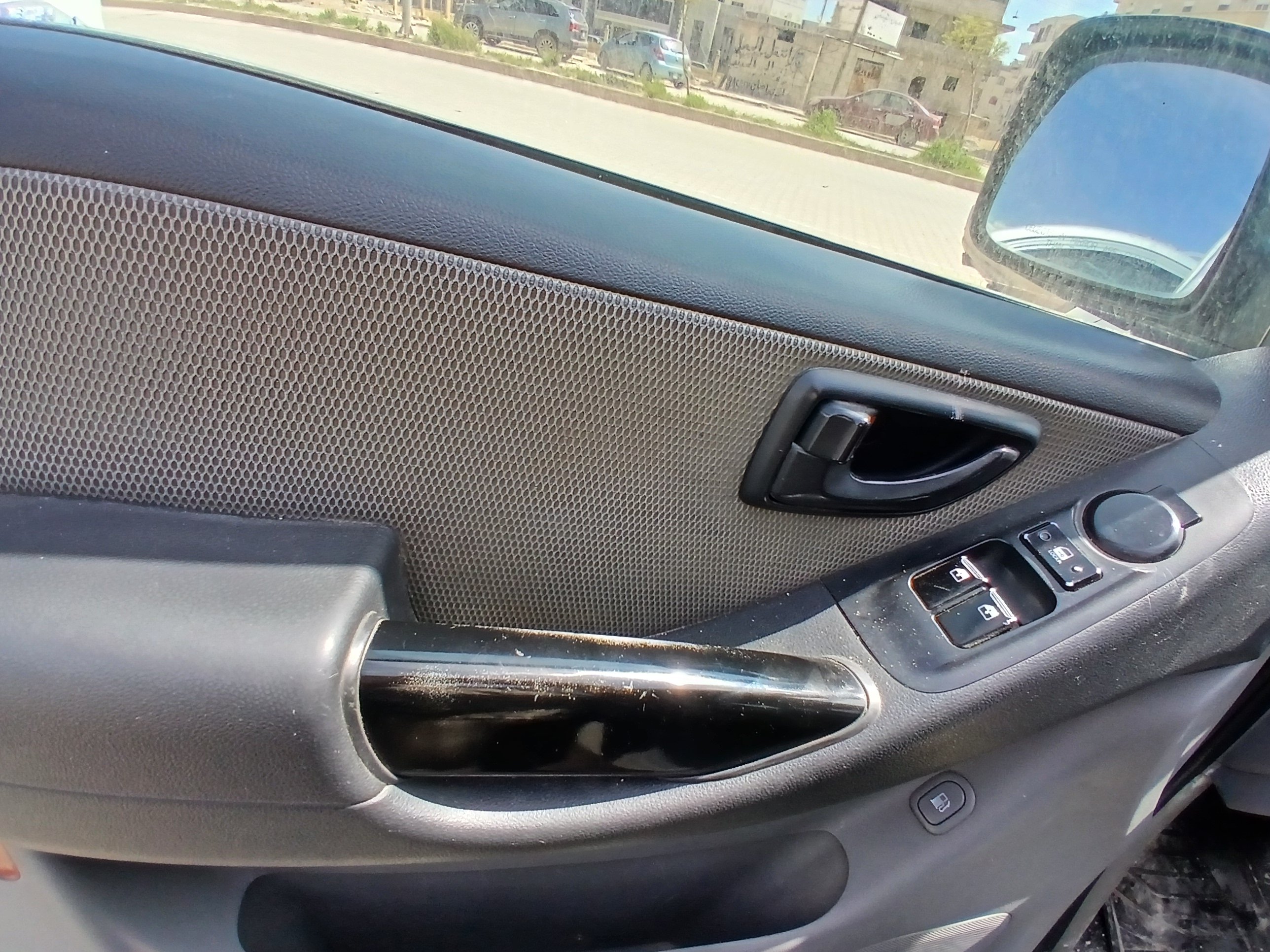 kilometrage car sale hyundai h 1 standard van used 2009 aleppo wz image