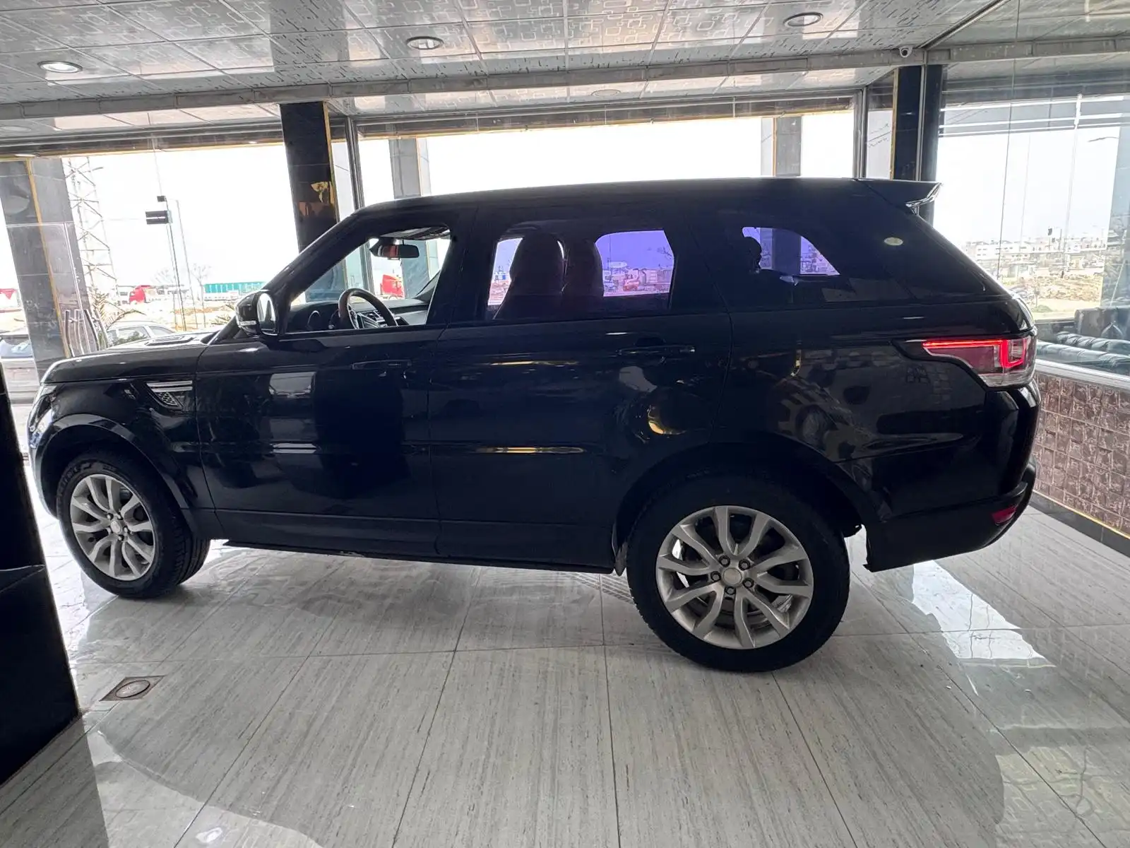 kilometrage car sale land rover range rover sport hse suv used 2013 ow image