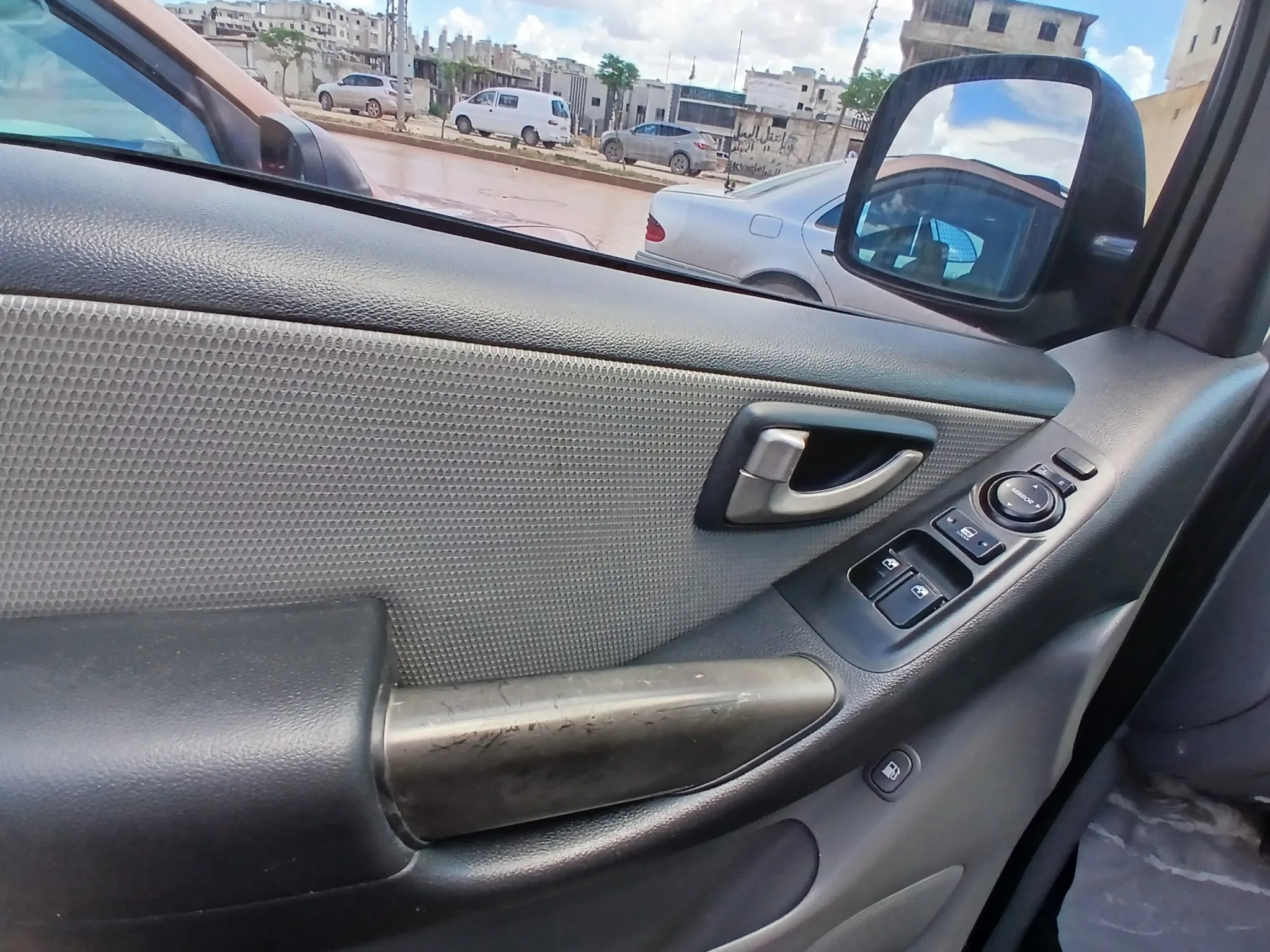 kilometrage car sale hyundai h 1 standard van used 2011 aleppo zw image