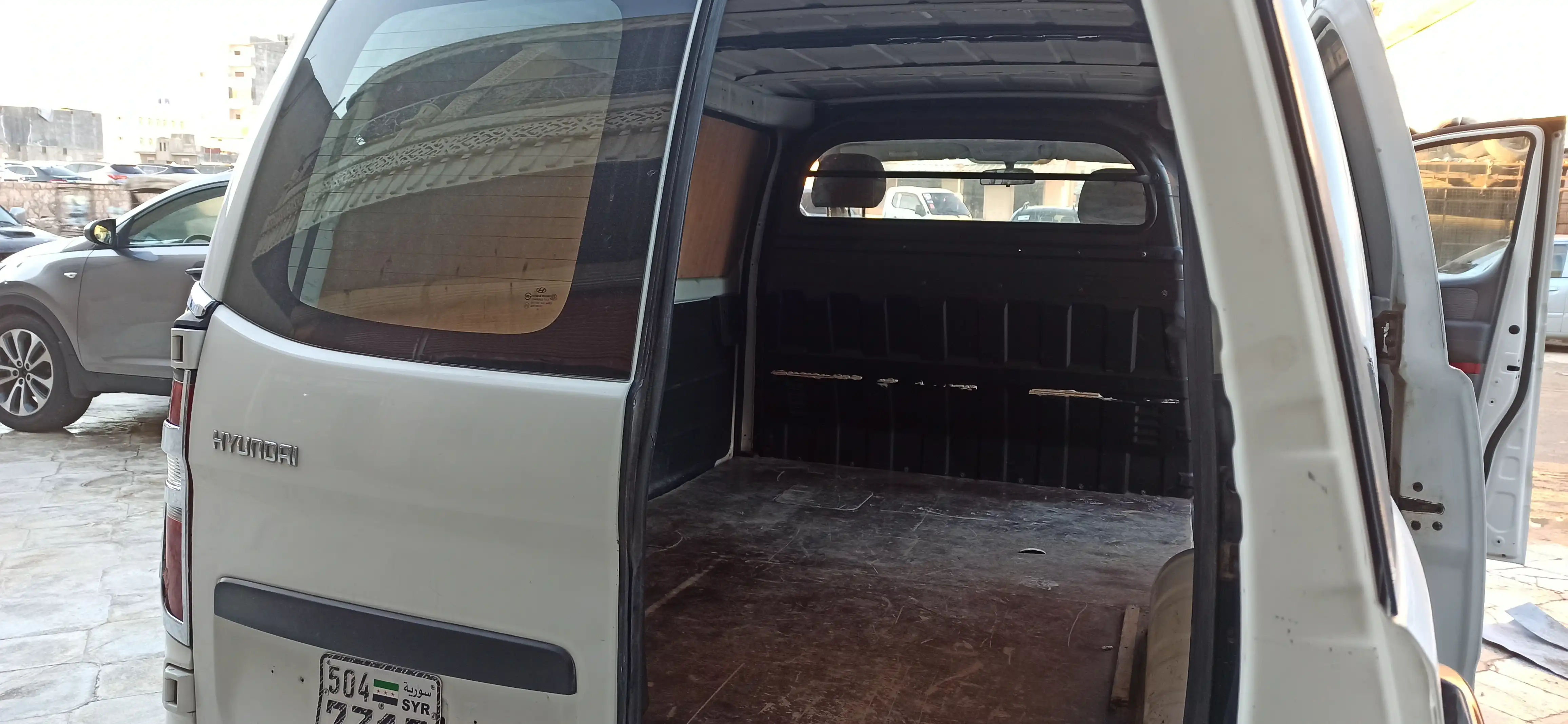 kilometrage car sale hyundai grand starex cvx van used 2011 aleppo wv image