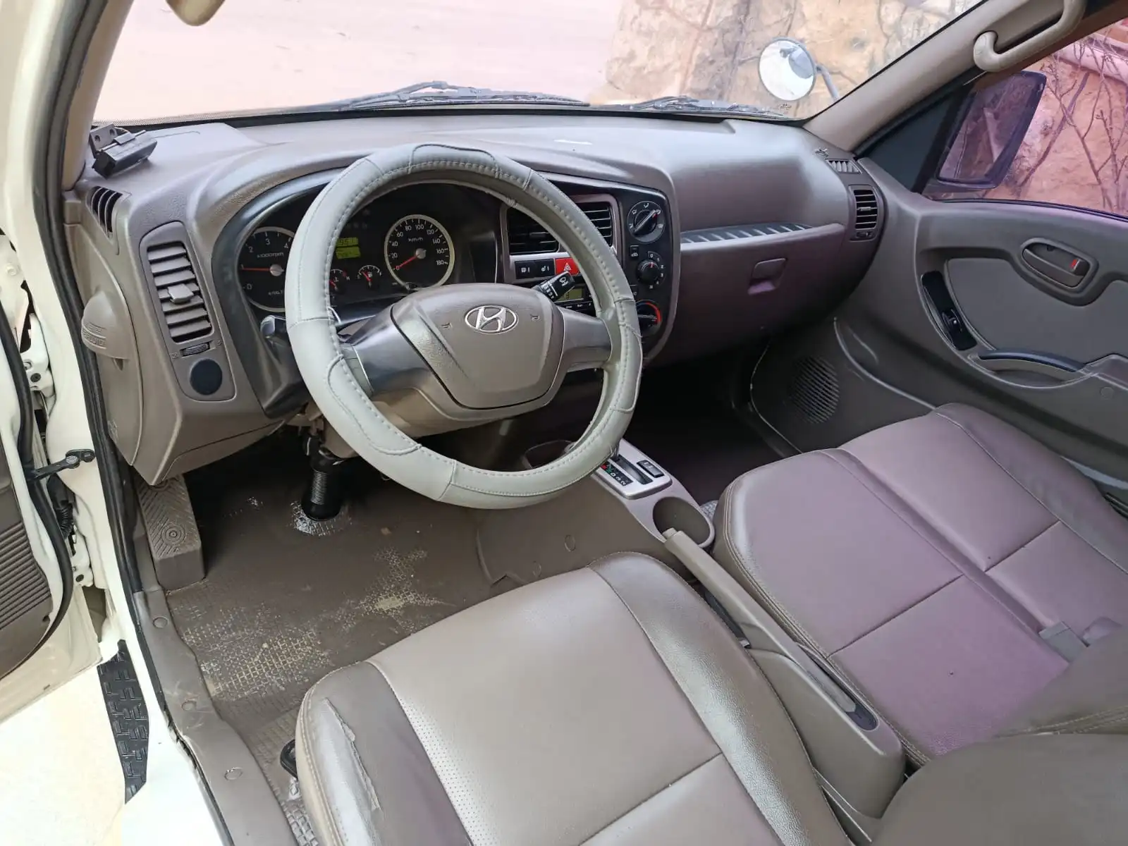 kilometrage car sale hyundai porter ii 2 crdi cargo truck used 2012 aleppo bc image