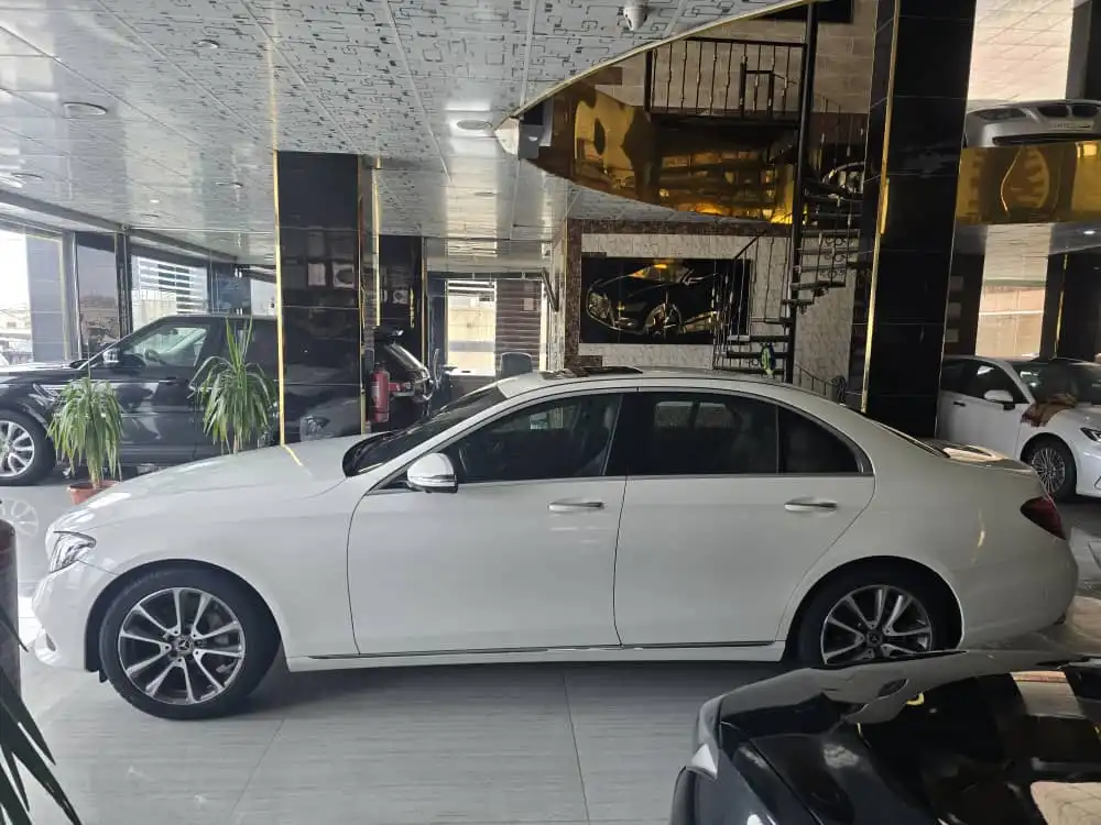 kilometrage car sale mercedes e class e 300 4 matic sedan used 2017 aleppo zo image