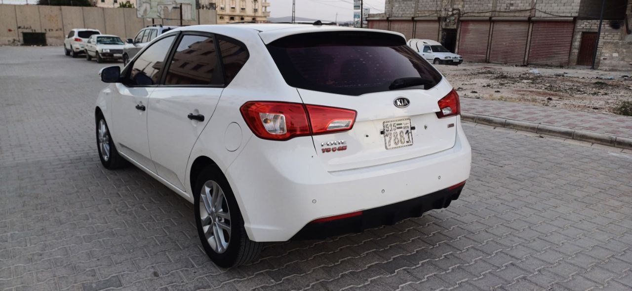 kilometrage car sale kia cerato standard hatchback used 2010 aleppo mb image