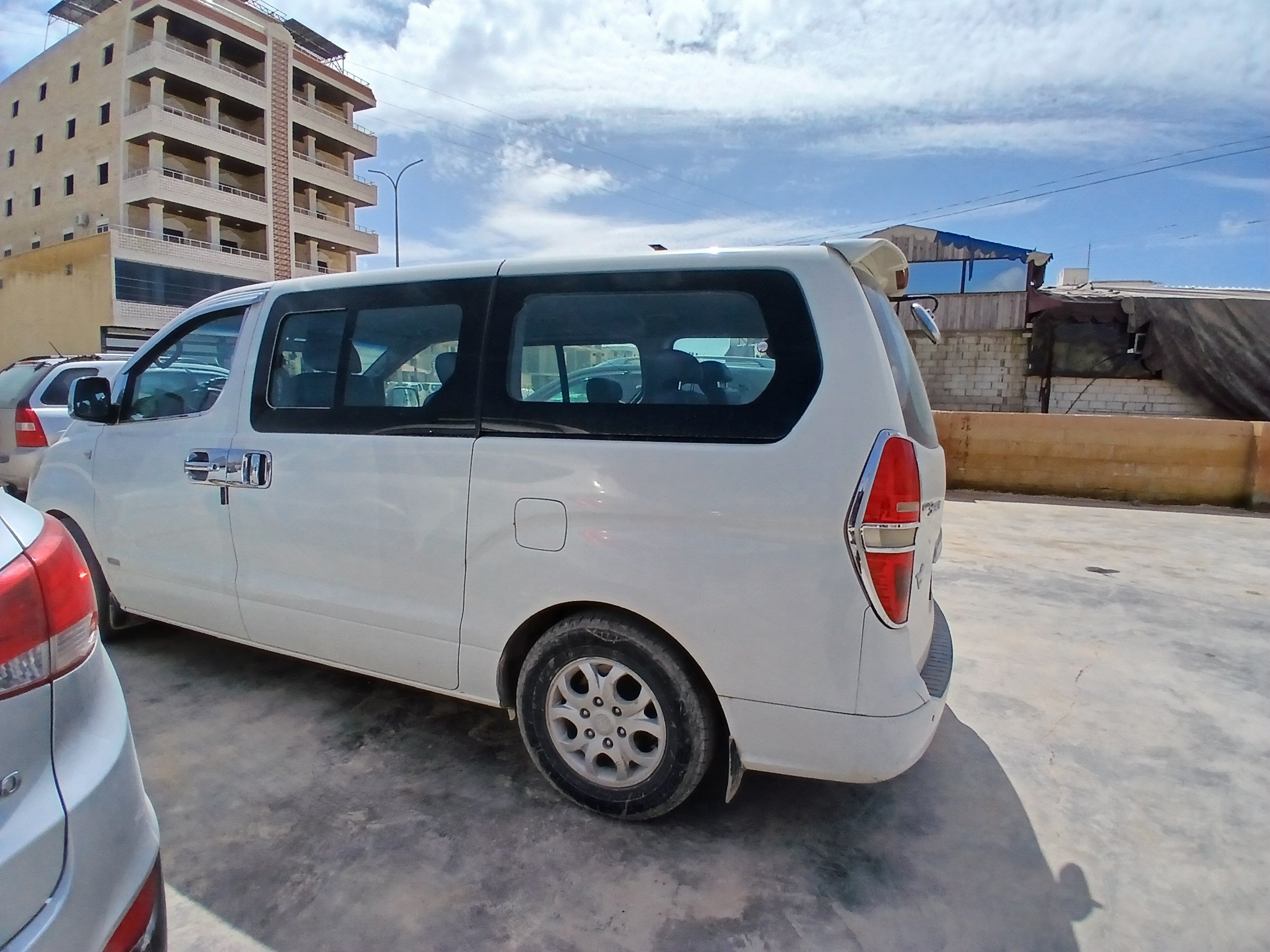 kilometrage car sale hyundai h 1 standard van used 2009 aleppo wz image
