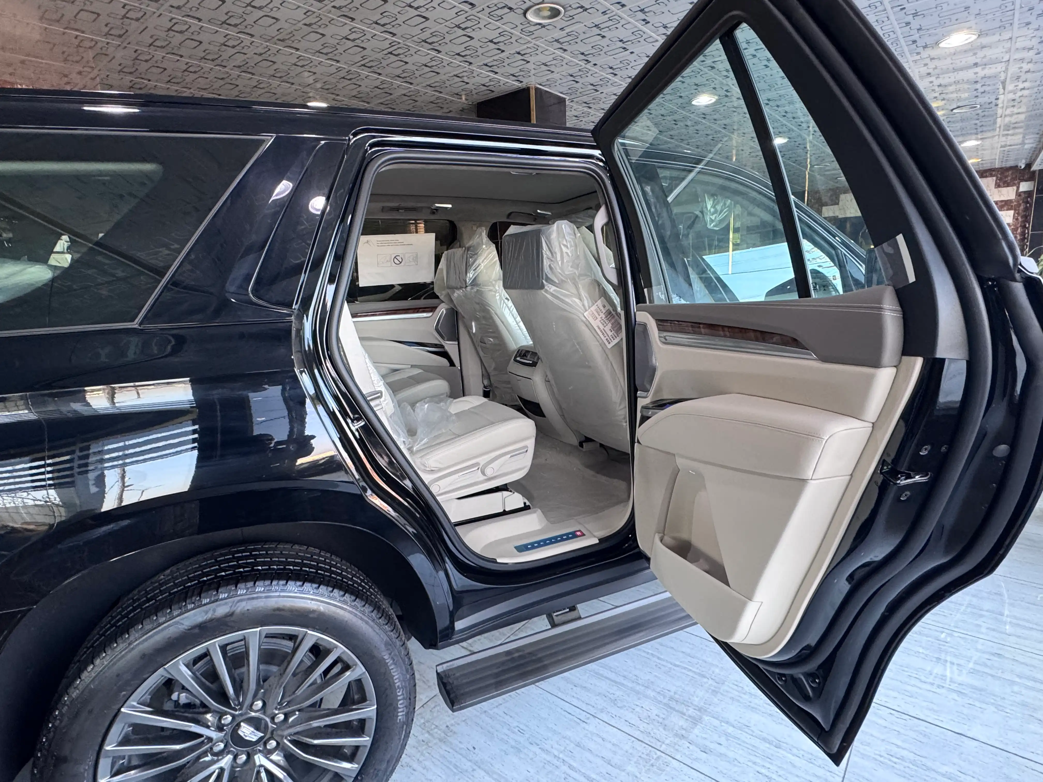 kilometrage car sale cadillac escalade sport suv new 2025 aleppo om image