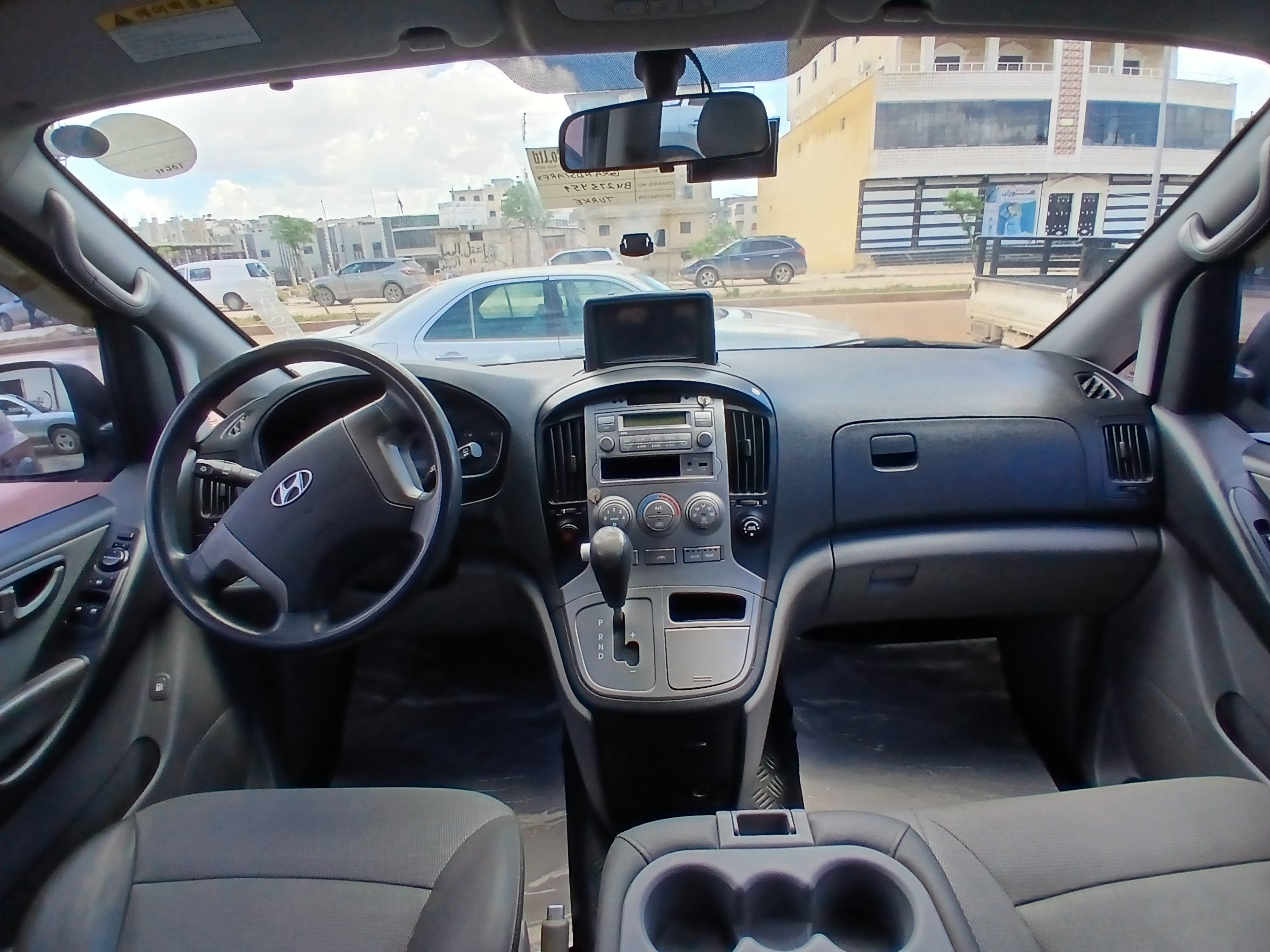 kilometrage car sale hyundai h 1 standard van used 2011 aleppo zw image
